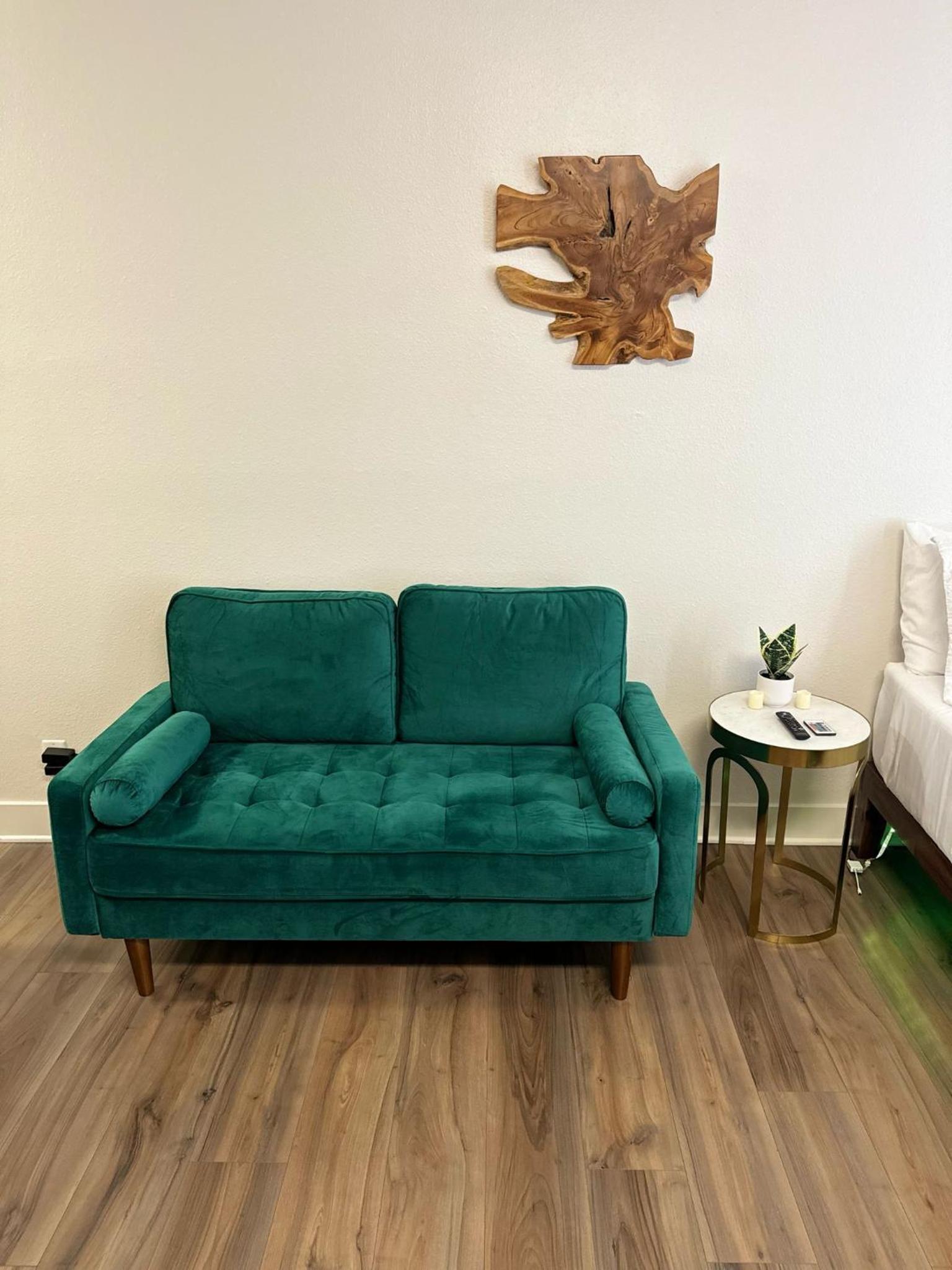 Exclusive Suites in MDR-Venice with Pool, GYM & HotTub