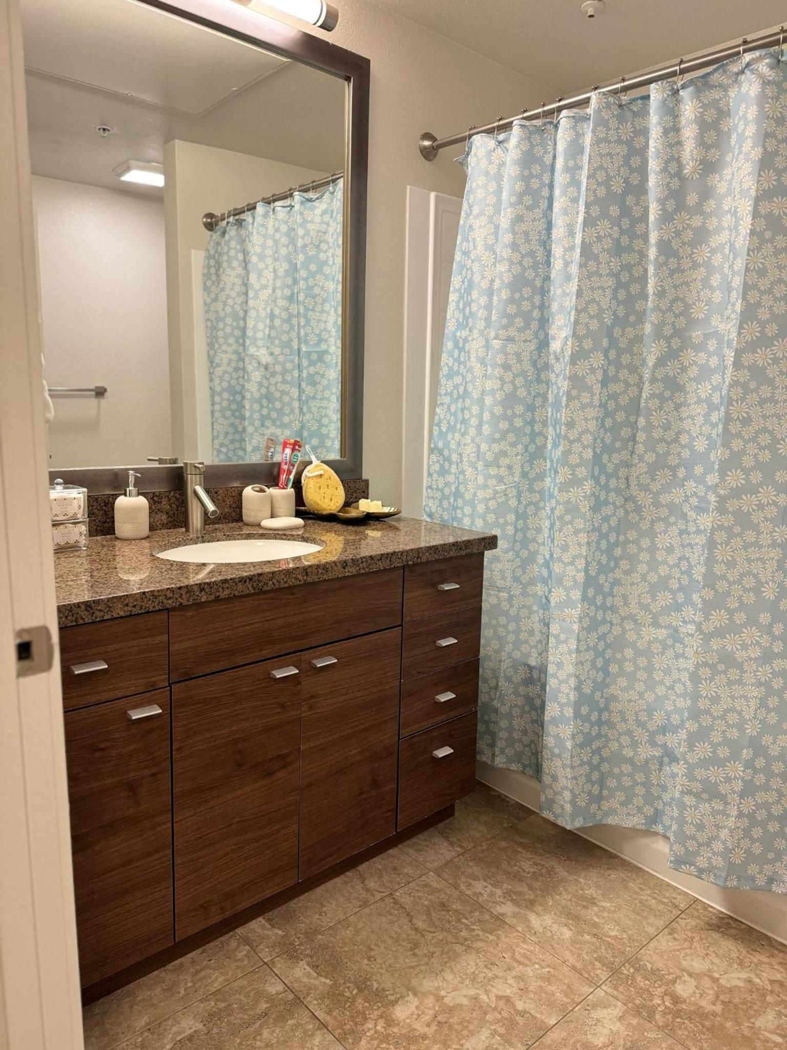 Exclusive Suites in MDR-Venice with Pool, GYM & HotTub