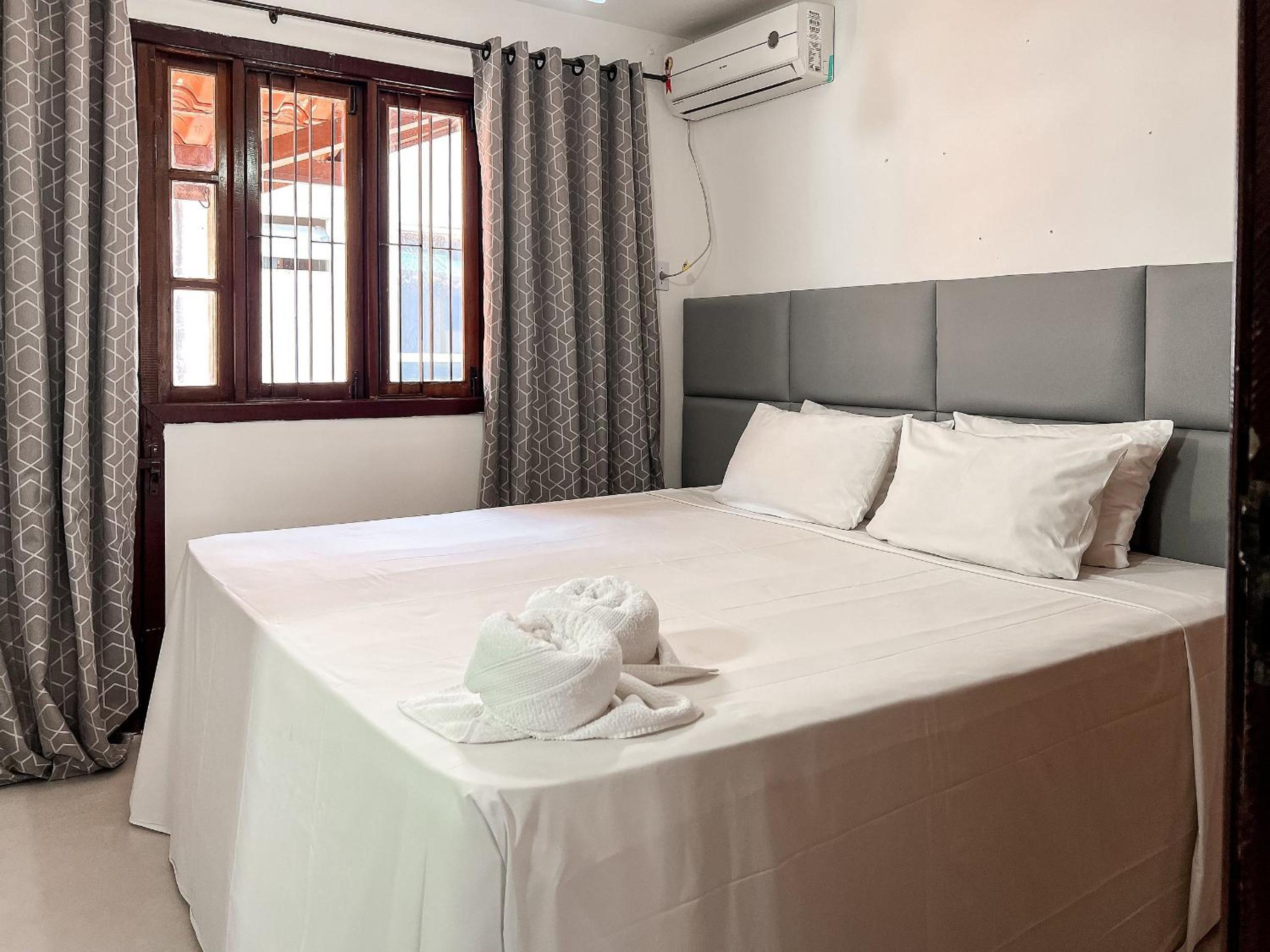 Casas com 2 suítes (ambas com ar split) e internet privativa 300MBPS, no Residencial Village do Bosque, condomínio com quiosques com churrasqueiras , pisci