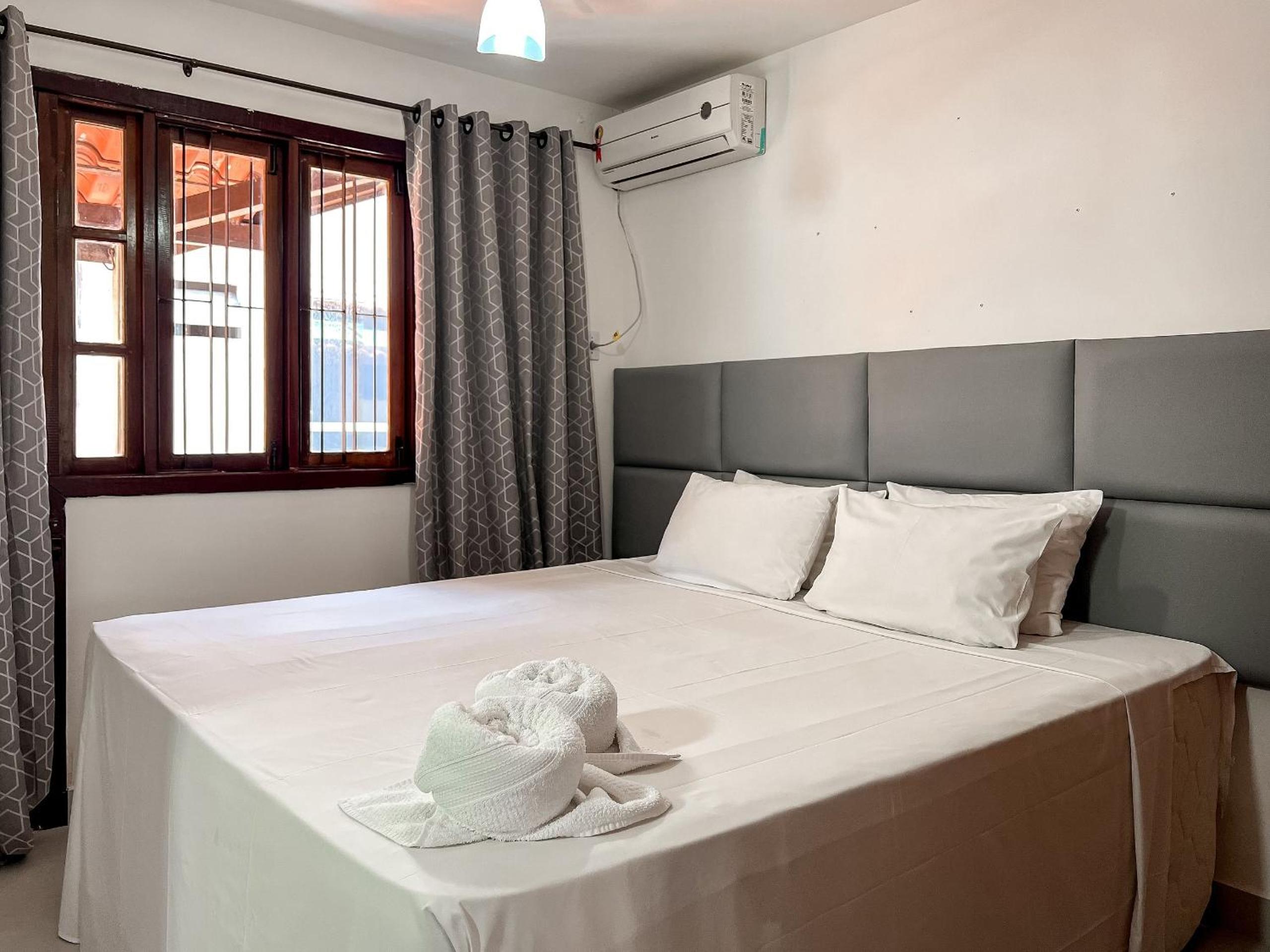 Casas com 2 suítes (ambas com ar split) e internet privativa 300MBPS, no Residencial Village do Bosque, condomínio com quiosques com churrasqueiras , pisci
