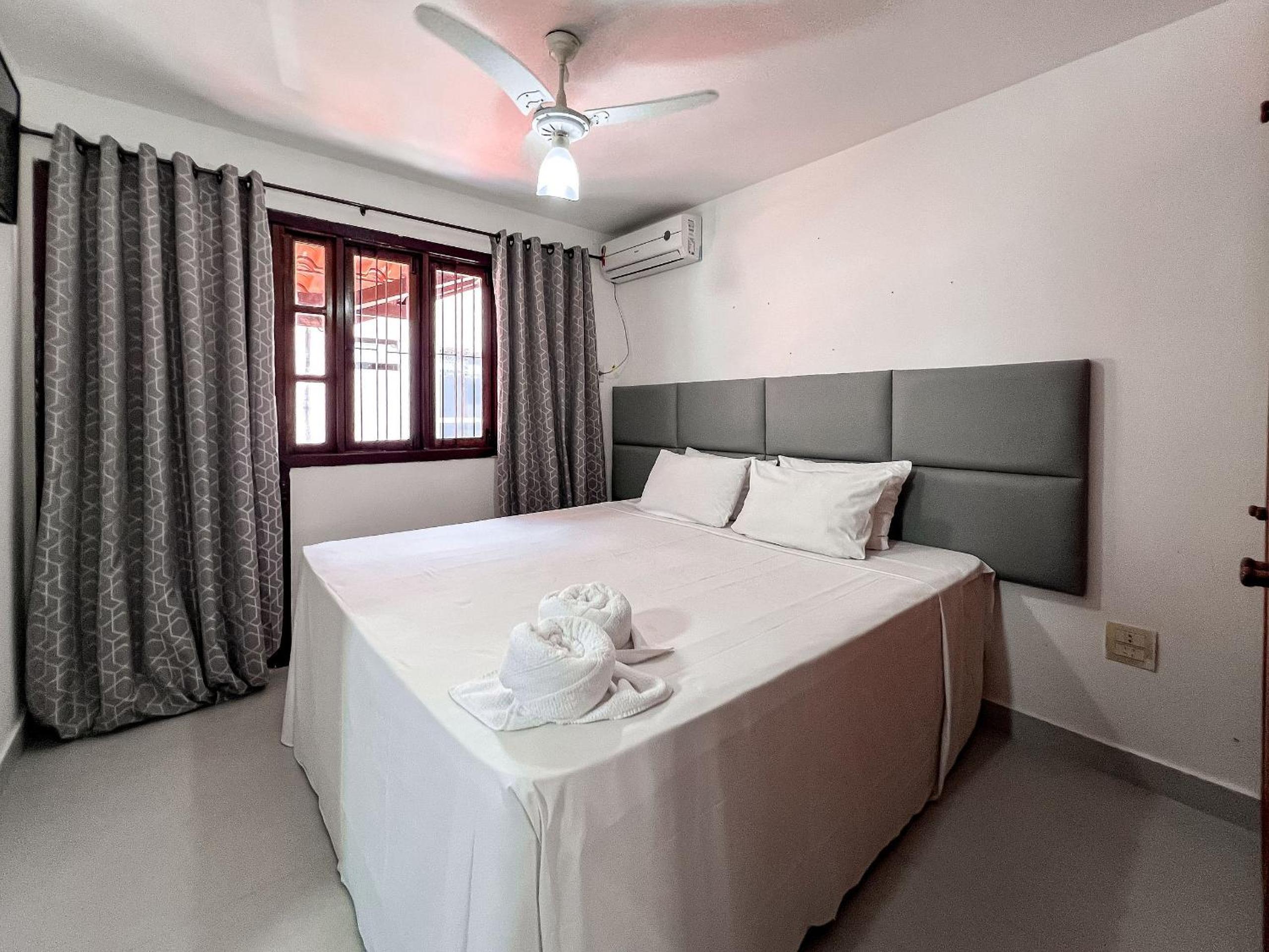 Casas com 2 suítes (ambas com ar split) e internet privativa 300MBPS, no Residencial Village do Bosque, condomínio com quiosques com churrasqueiras , pisci