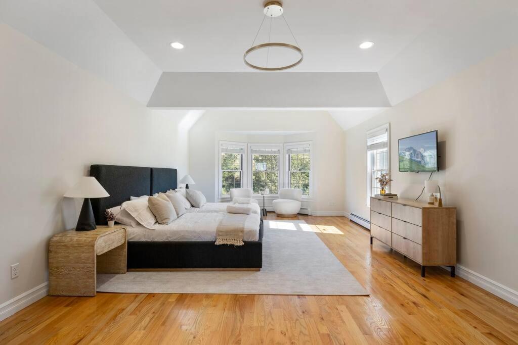 Elegant Home 7BRs, Game Room, Luxury Yard, Pool view 4