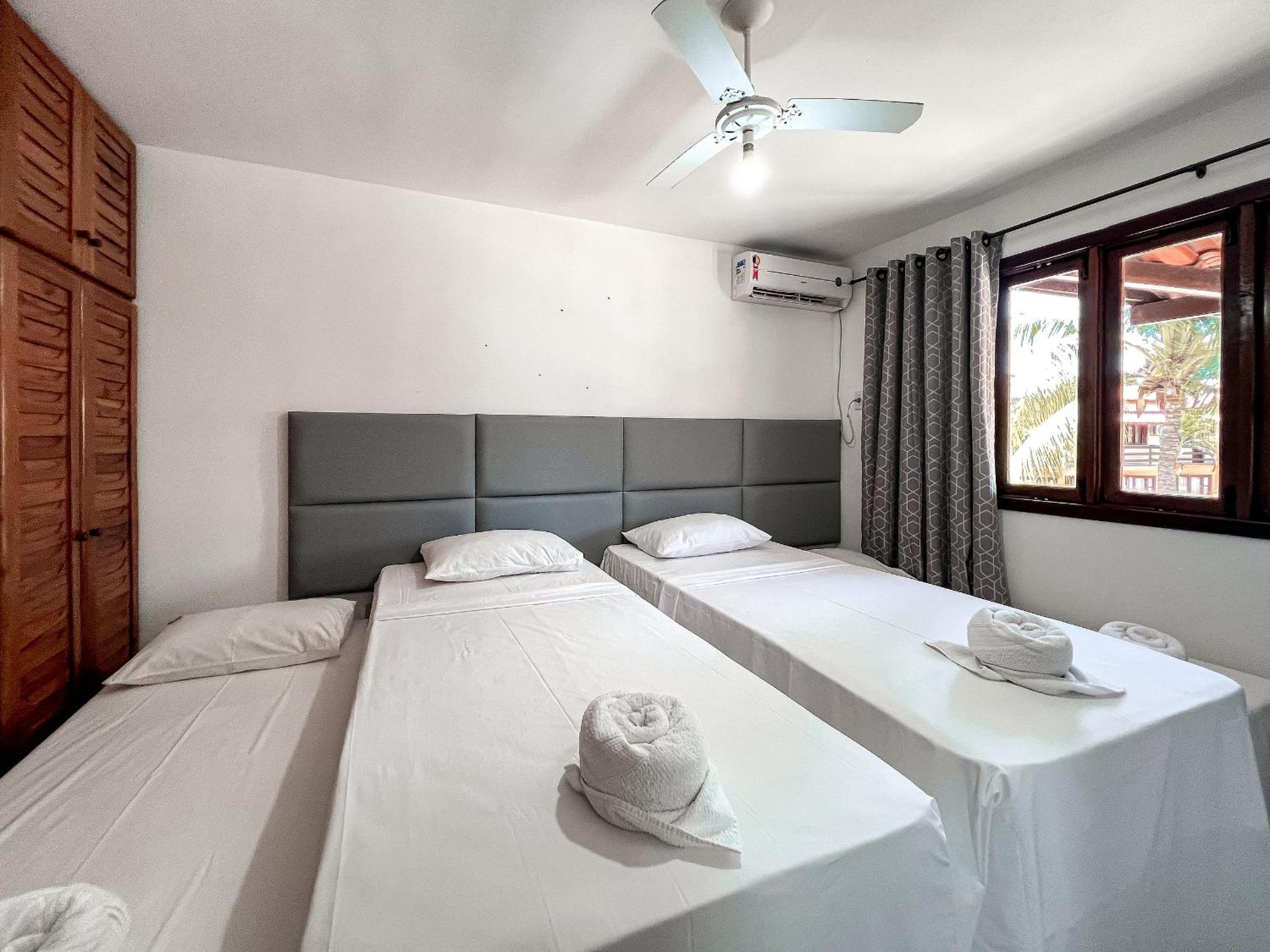 Casas com 2 suítes (ambas com ar split) e internet privativa 300MBPS, no Residencial Village do Bosque, condomínio com quiosques com churrasqueiras , pisci