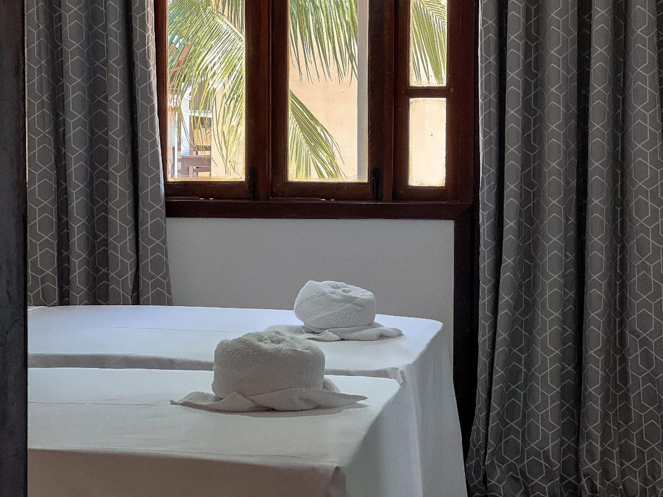Casas com 2 suítes (ambas com ar split) e internet privativa 300MBPS, no Residencial Village do Bosque, condomínio com quiosques com churrasqueiras , pisci