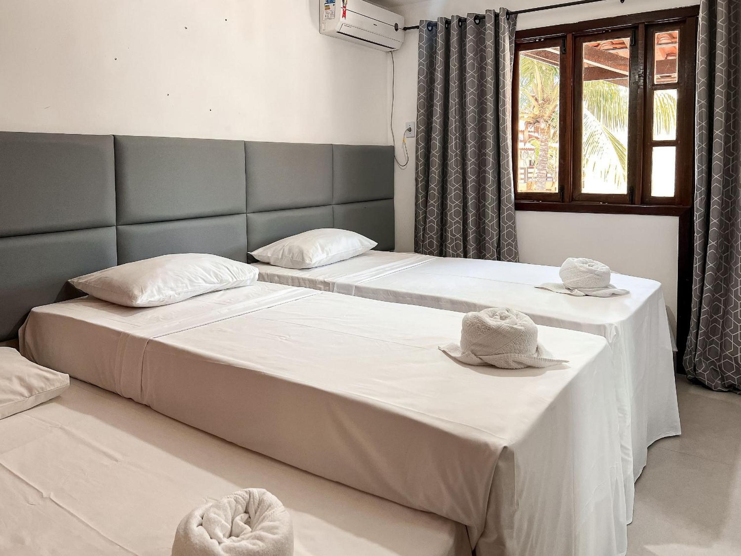 Casas com 2 suítes (ambas com ar split) e internet privativa 300MBPS, no Residencial Village do Bosque, condomínio com quiosques com churrasqueiras , pisci
