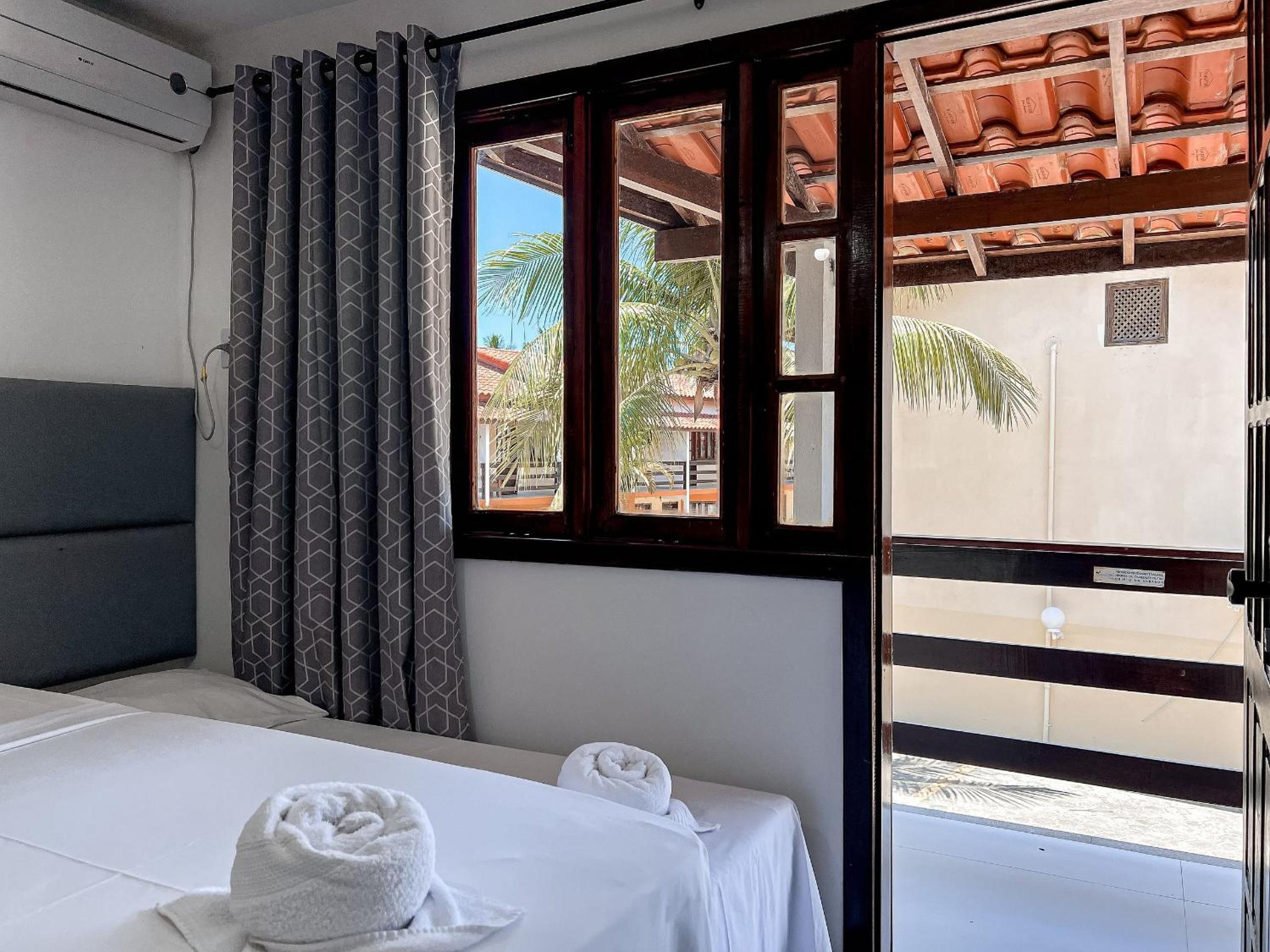 Casas com 2 suítes (ambas com ar split) e internet privativa 300MBPS, no Residencial Village do Bosque, condomínio com quiosques com churrasqueiras , pisci
