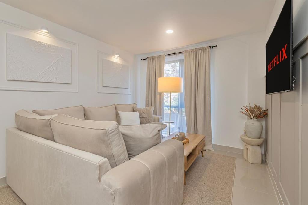 The Ivory Nook, Cozy & Spacious, Sleeps 8 view 5