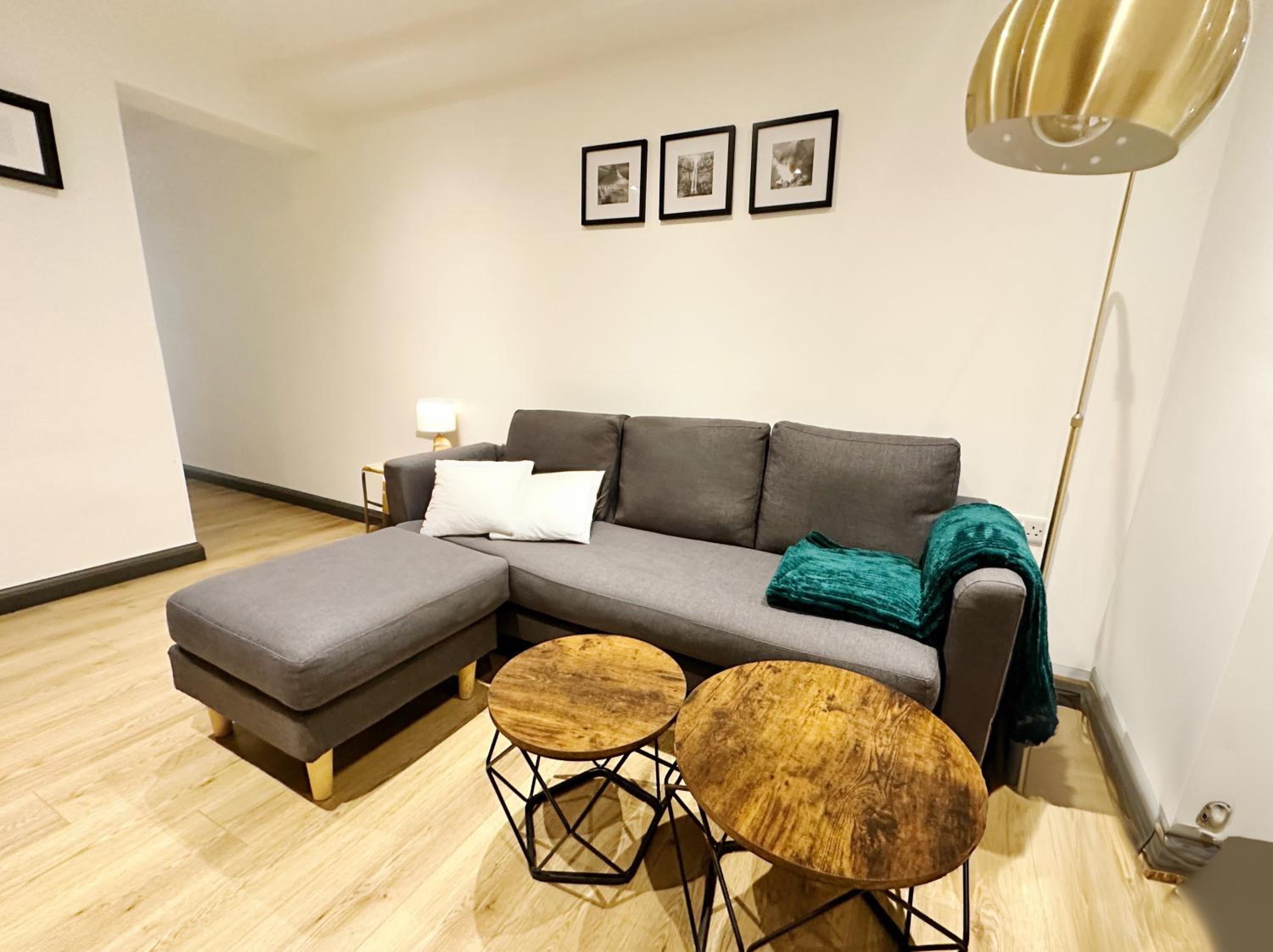 Hidden Retreat with Steam room, KING bed near tube