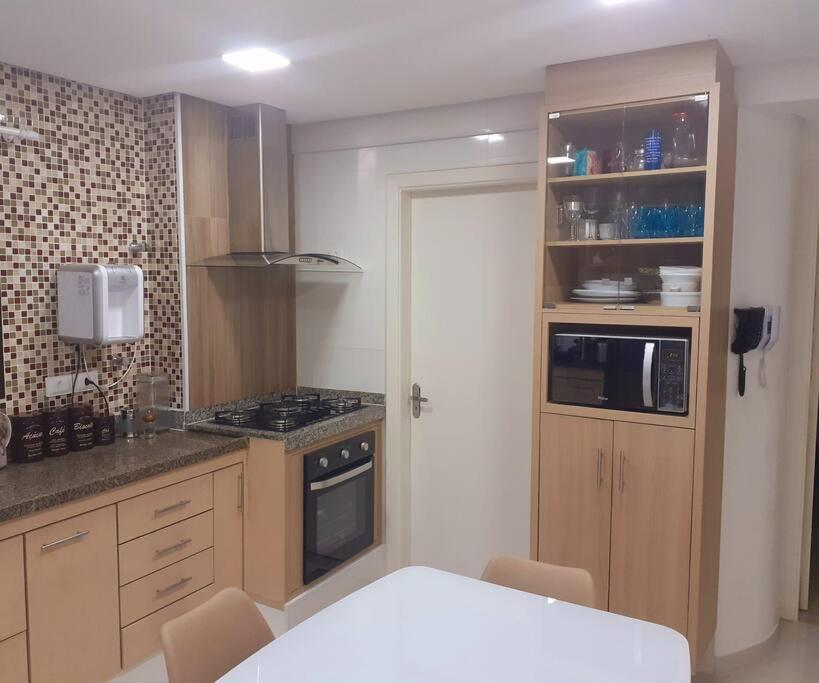 Apto Encantador c 2 Suites a Beira Mar no Guaruja