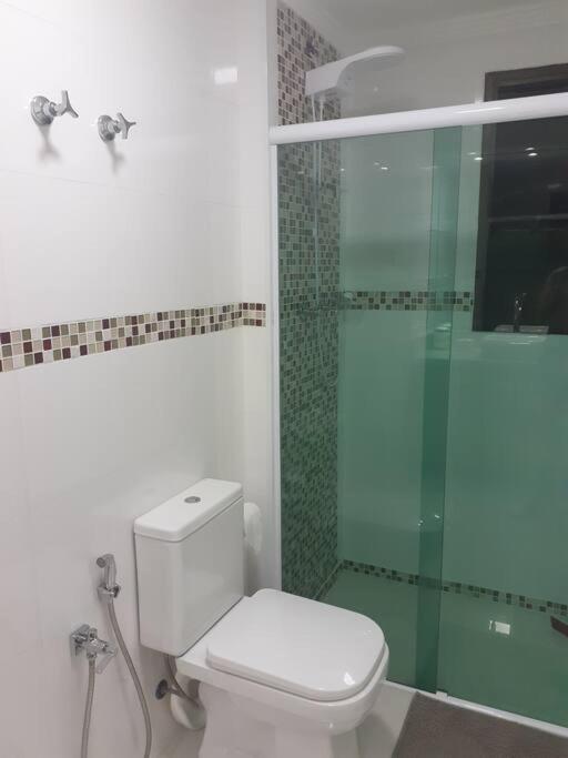 Apto Encantador c 2 Suites a Beira Mar no Guaruja