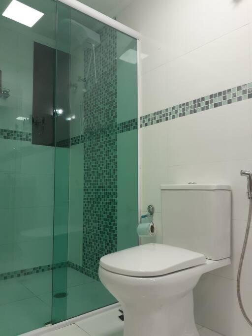 Apto Encantador c 2 Suites a Beira Mar no Guaruja