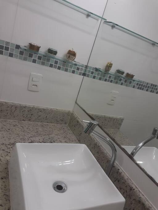 Apto Encantador c 2 Suites a Beira Mar no Guaruja