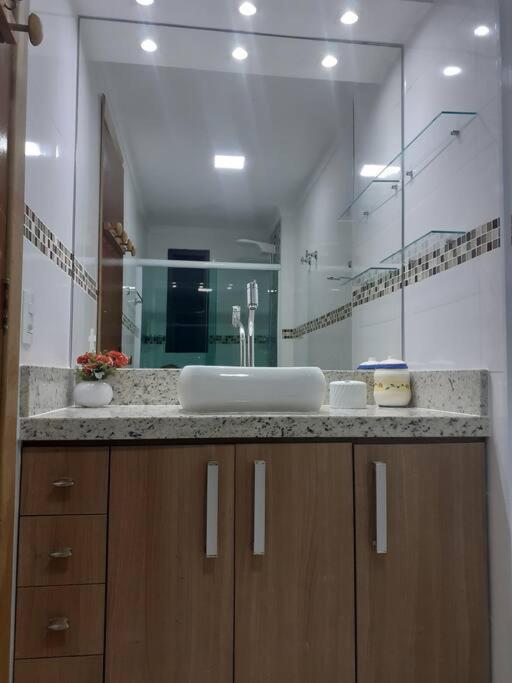 Apto Encantador c 2 Suites a Beira Mar no Guaruja