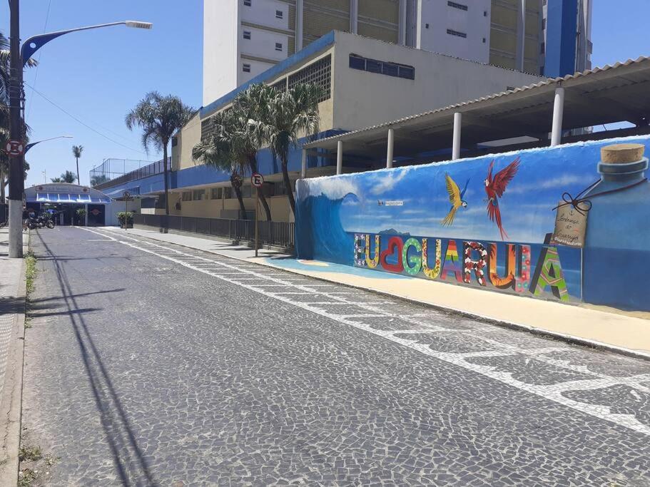 Apto Encantador c 2 Suites a Beira Mar no Guaruja