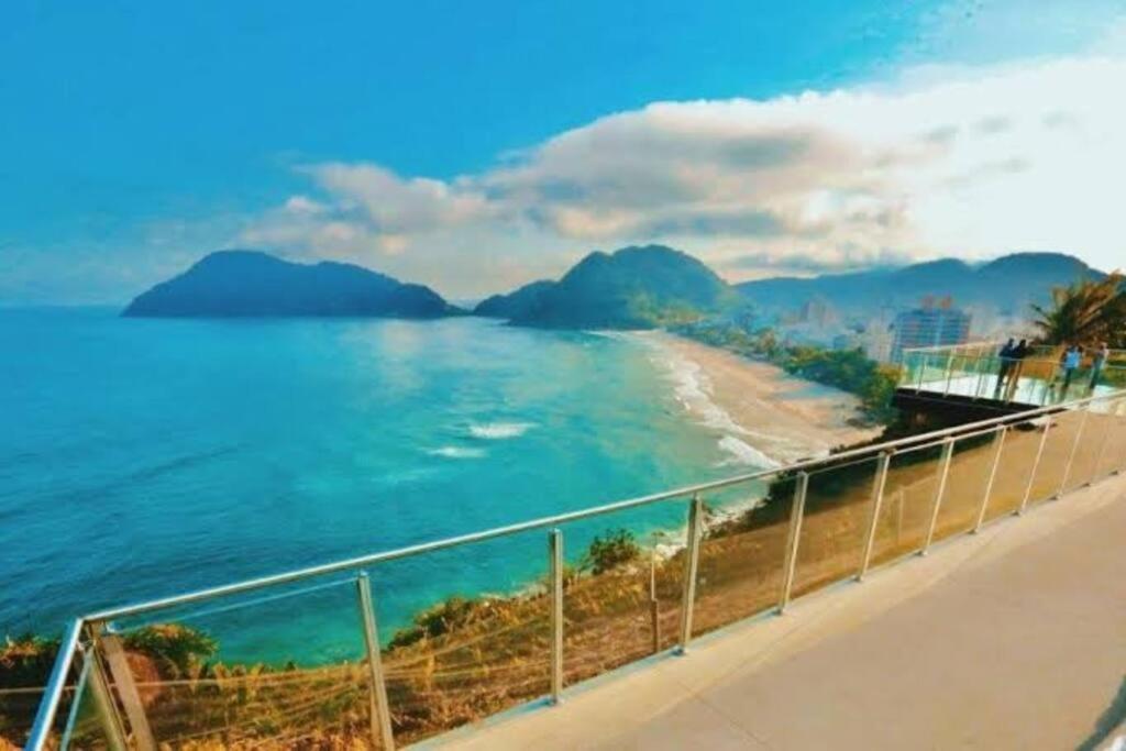 Apto Encantador c 2 Suites a Beira Mar no Guaruja