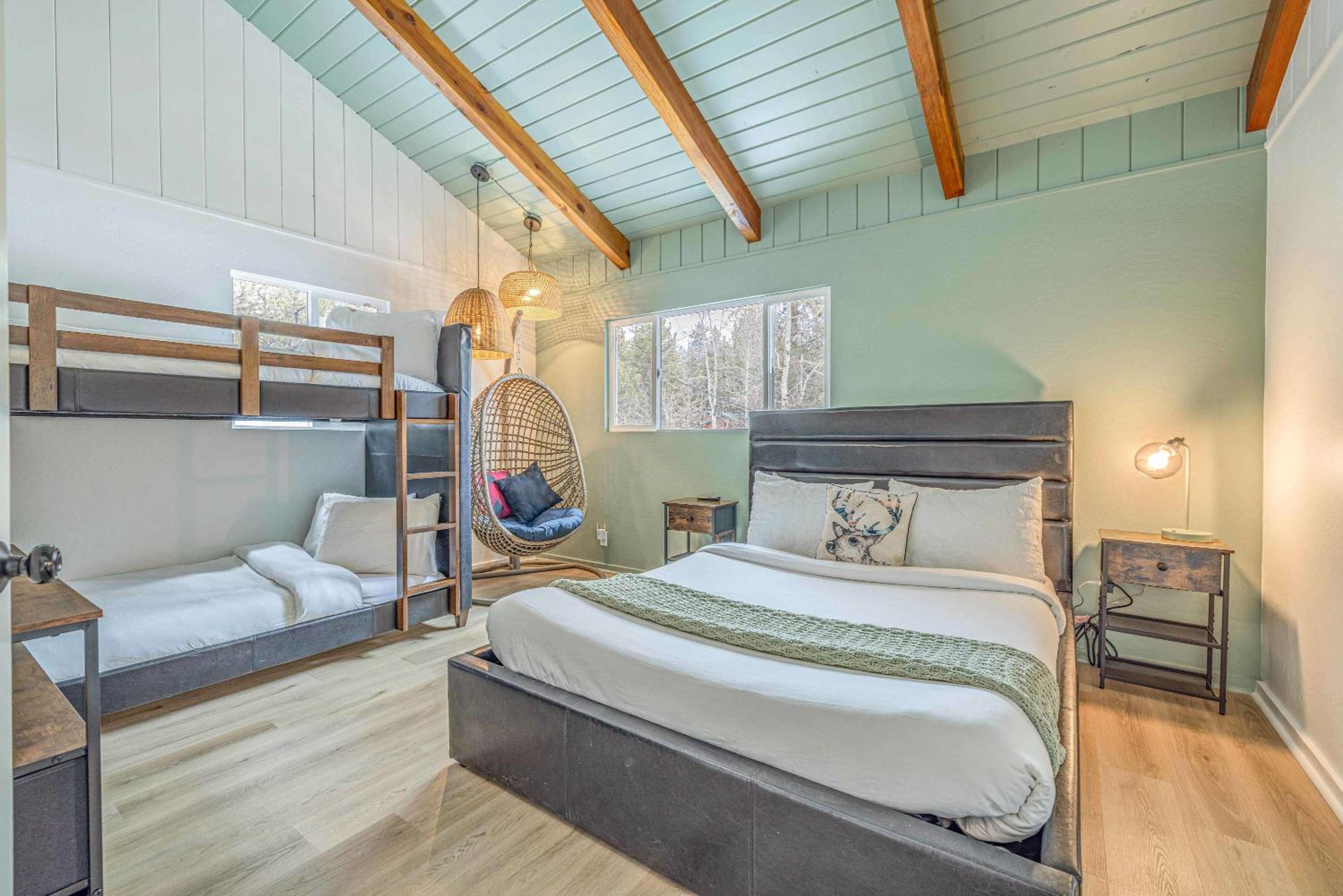 Quail Drive 2 Bdrm1 Bath Modern Cabin Hot Tub view 3