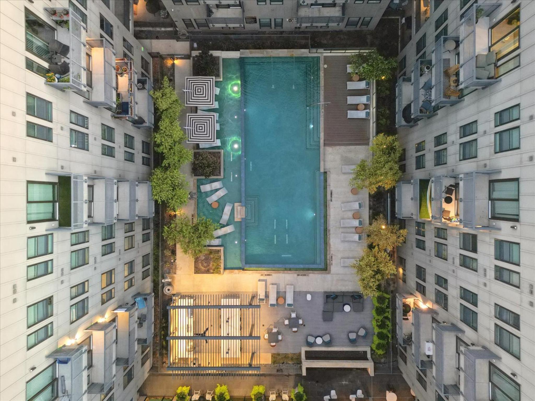 Cityscape Luxury Living Downtown Fort Worth Condo, Pool, Gym, Parking, BBQ view 4