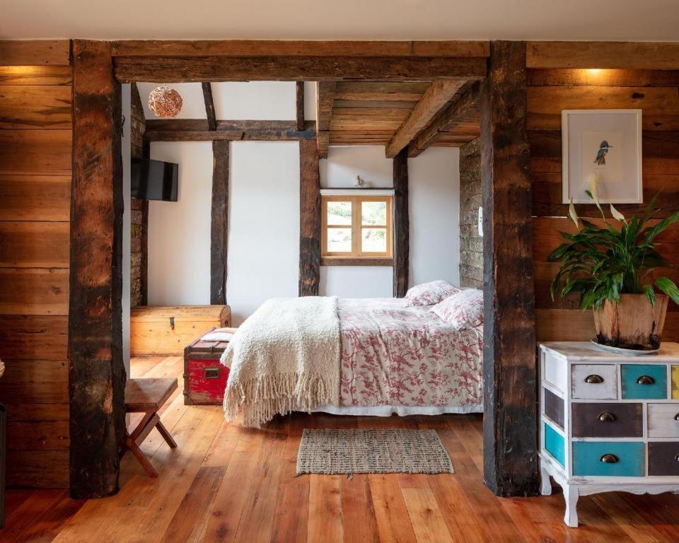 Tranco Lodge - In to the Horses