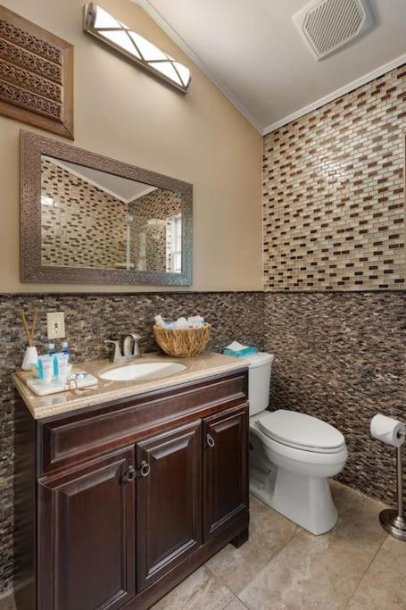 Nature Getaway Charming Villa Near Trails & Parks view 4