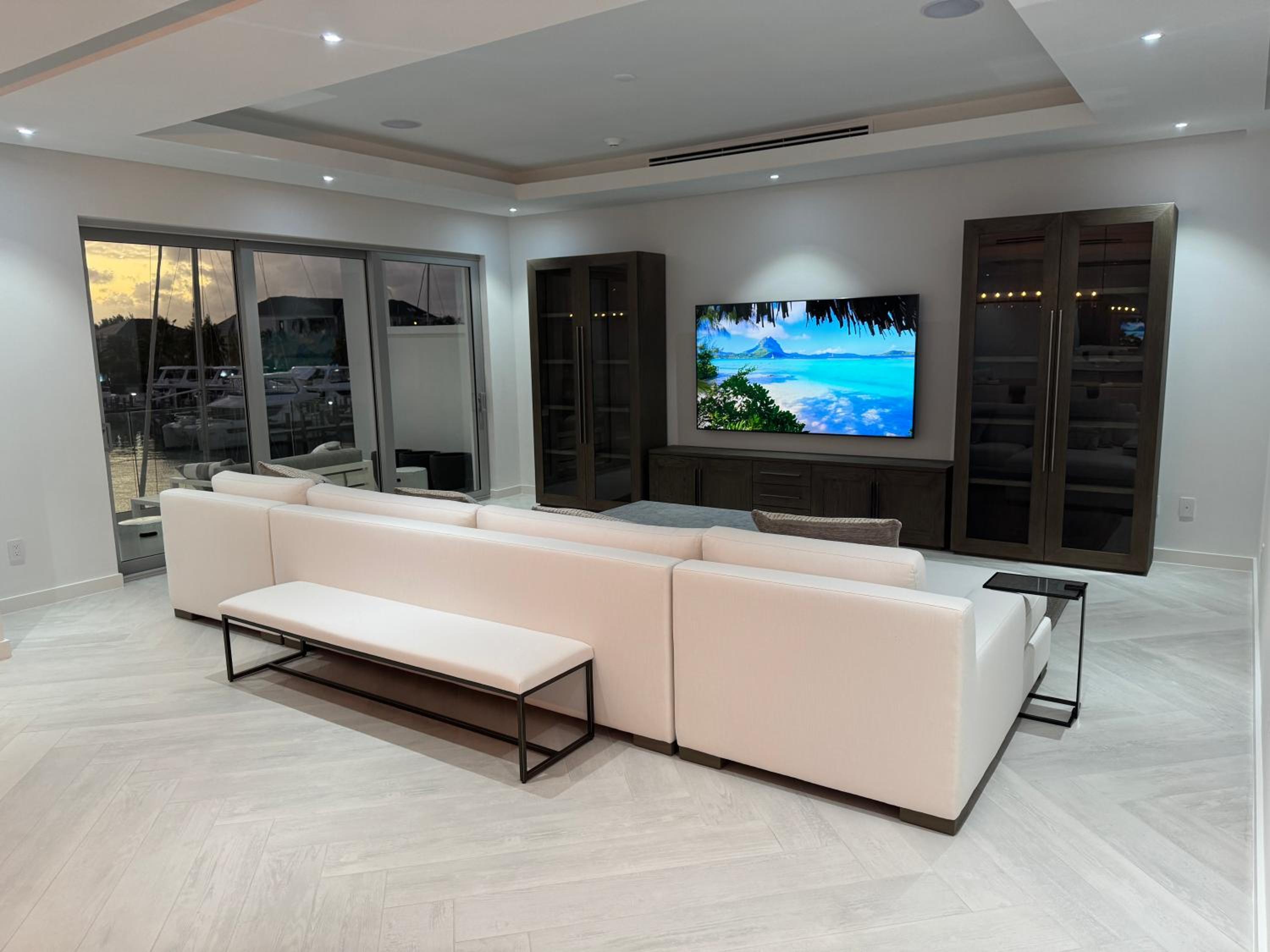 Casablanca Bahamas- New Luxury Waterfront Condo, Palm Cay, The Bahamas