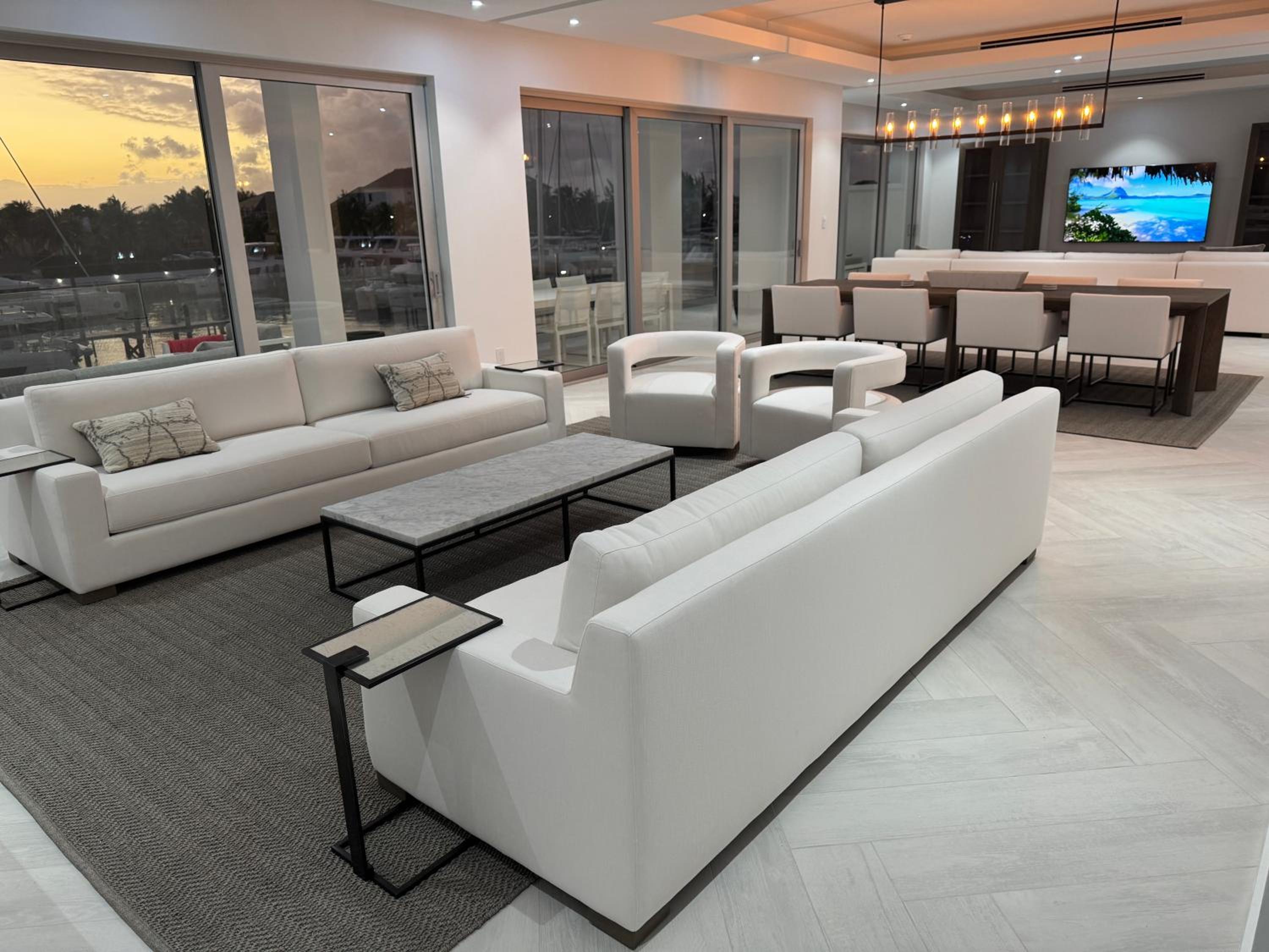 Hotel New Luxury Waterfront Condo, Palm Cay, The Bahamas - Image 1