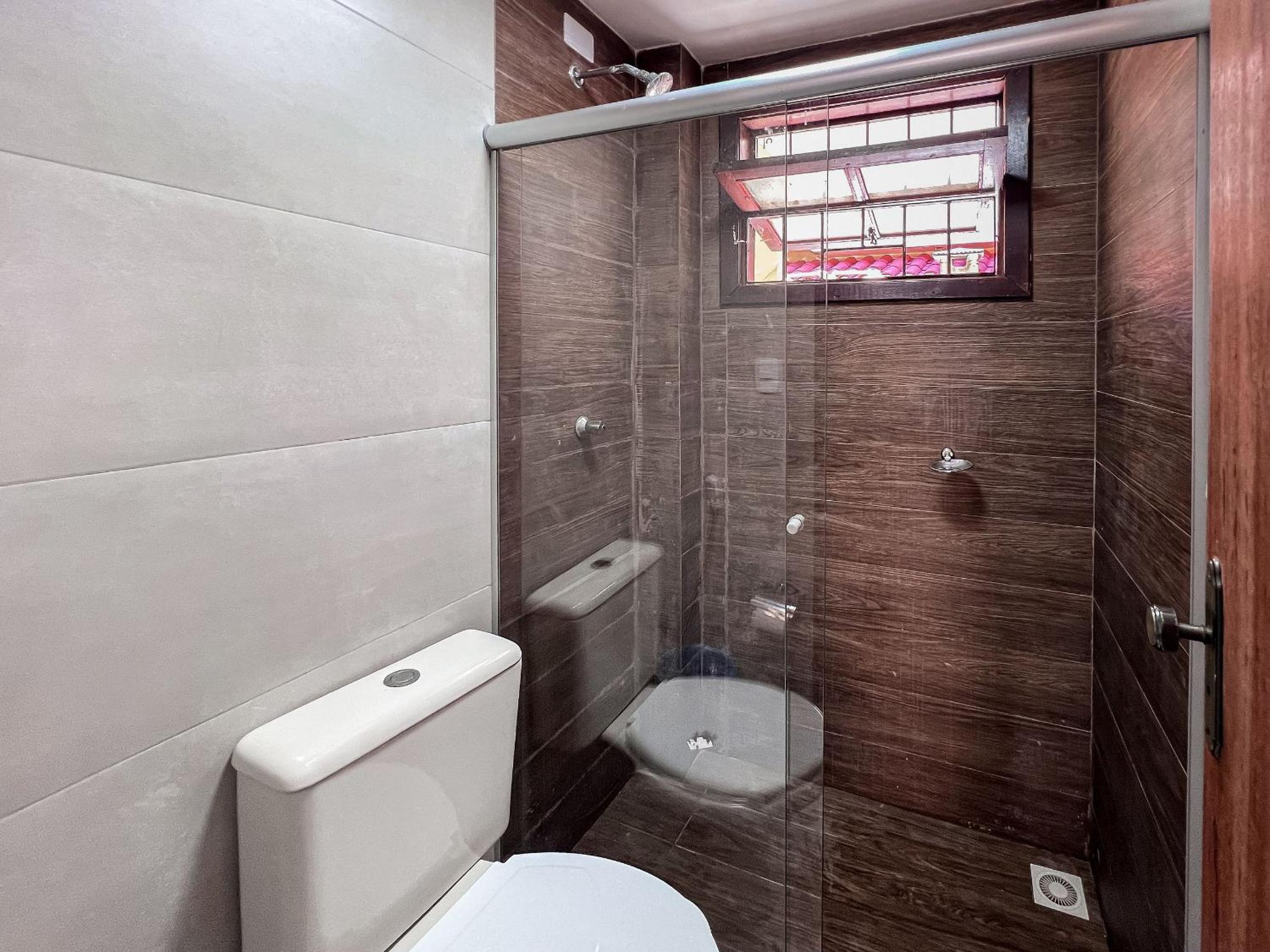 Casas com 2 suítes (ambas com ar split) e internet privativa 300MBPS, no Residencial Village do Bosque, condomínio com quiosques com churrasqueiras , pisci