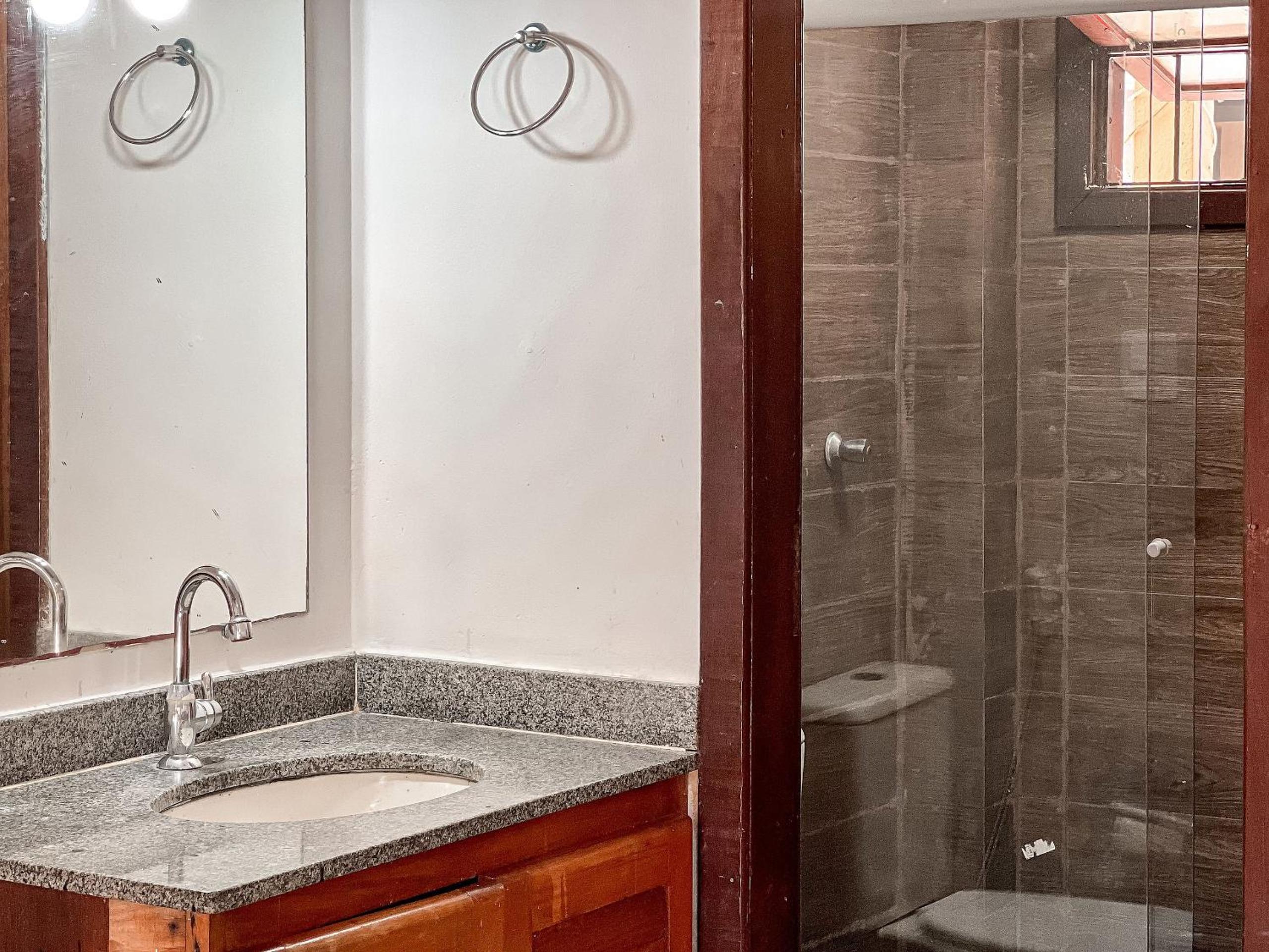 Casas com 2 suítes (ambas com ar split) e internet privativa 300MBPS, no Residencial Village do Bosque, condomínio com quiosques com churrasqueiras , pisci