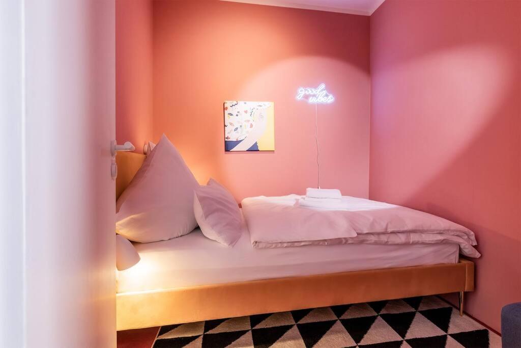 Memphis Design Loft Duplex -40sqm- near Antonplatz