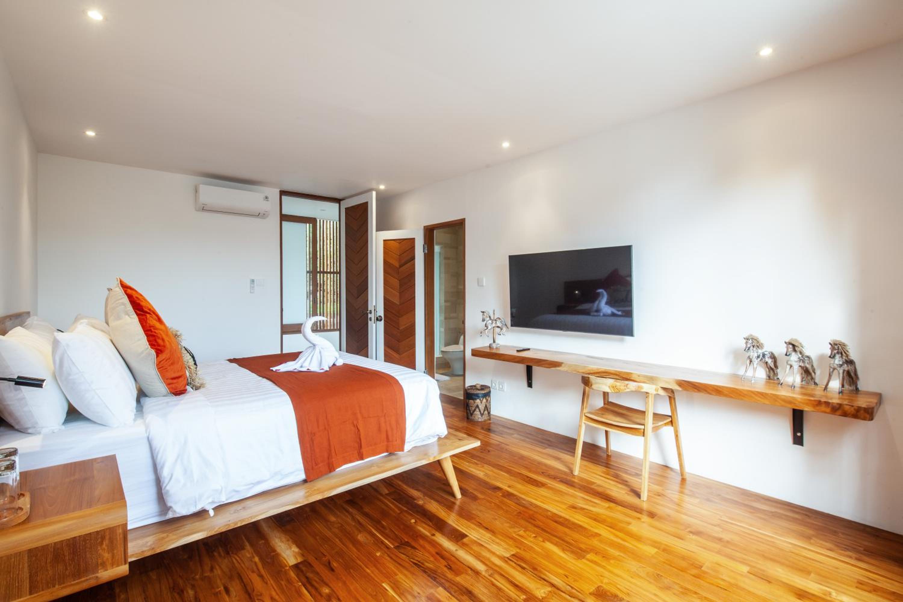 Payapaya Seminyak luxury vila 4 BR near beach potato head