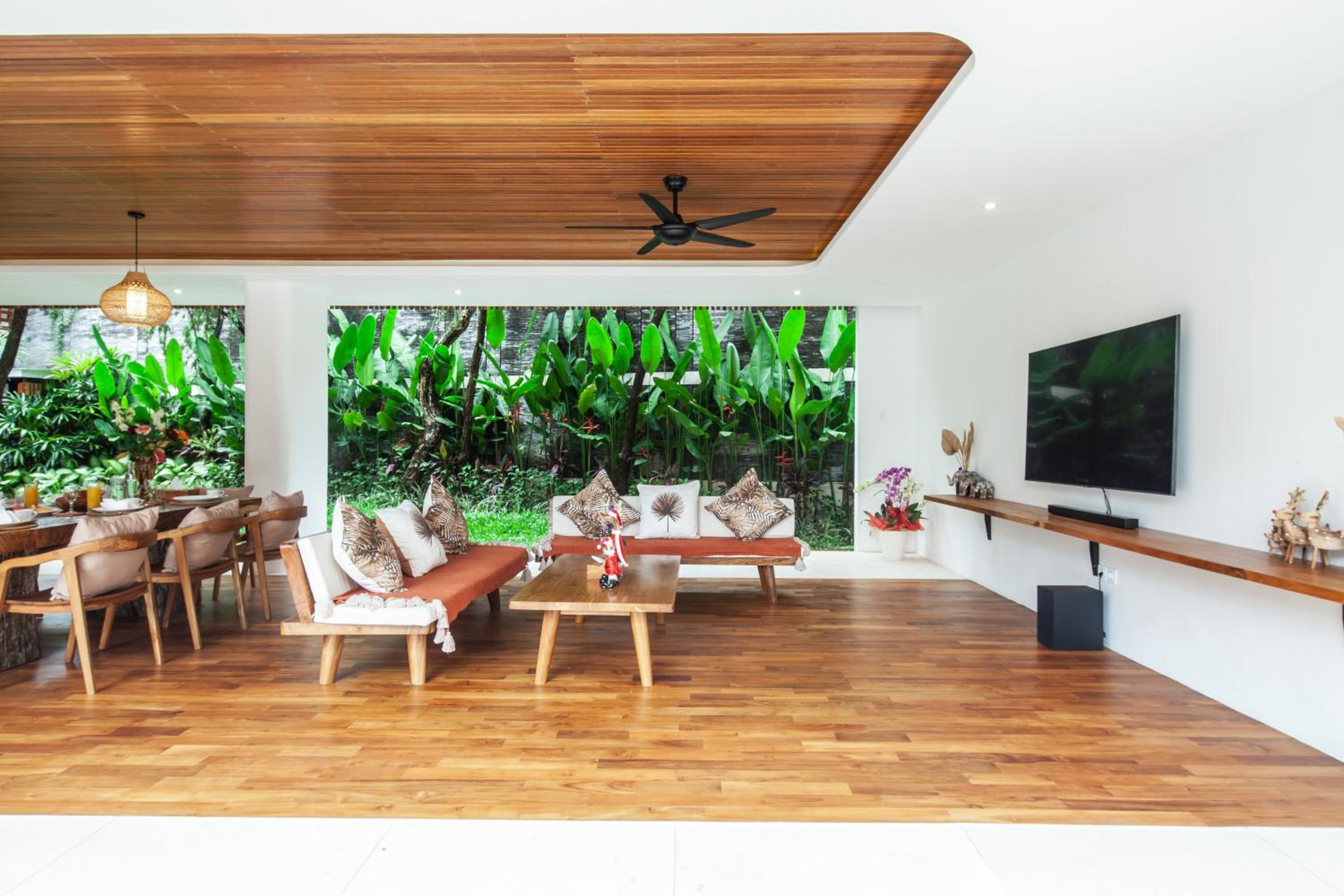 Payapaya Seminyak luxury vila 4 BR near beach potato head