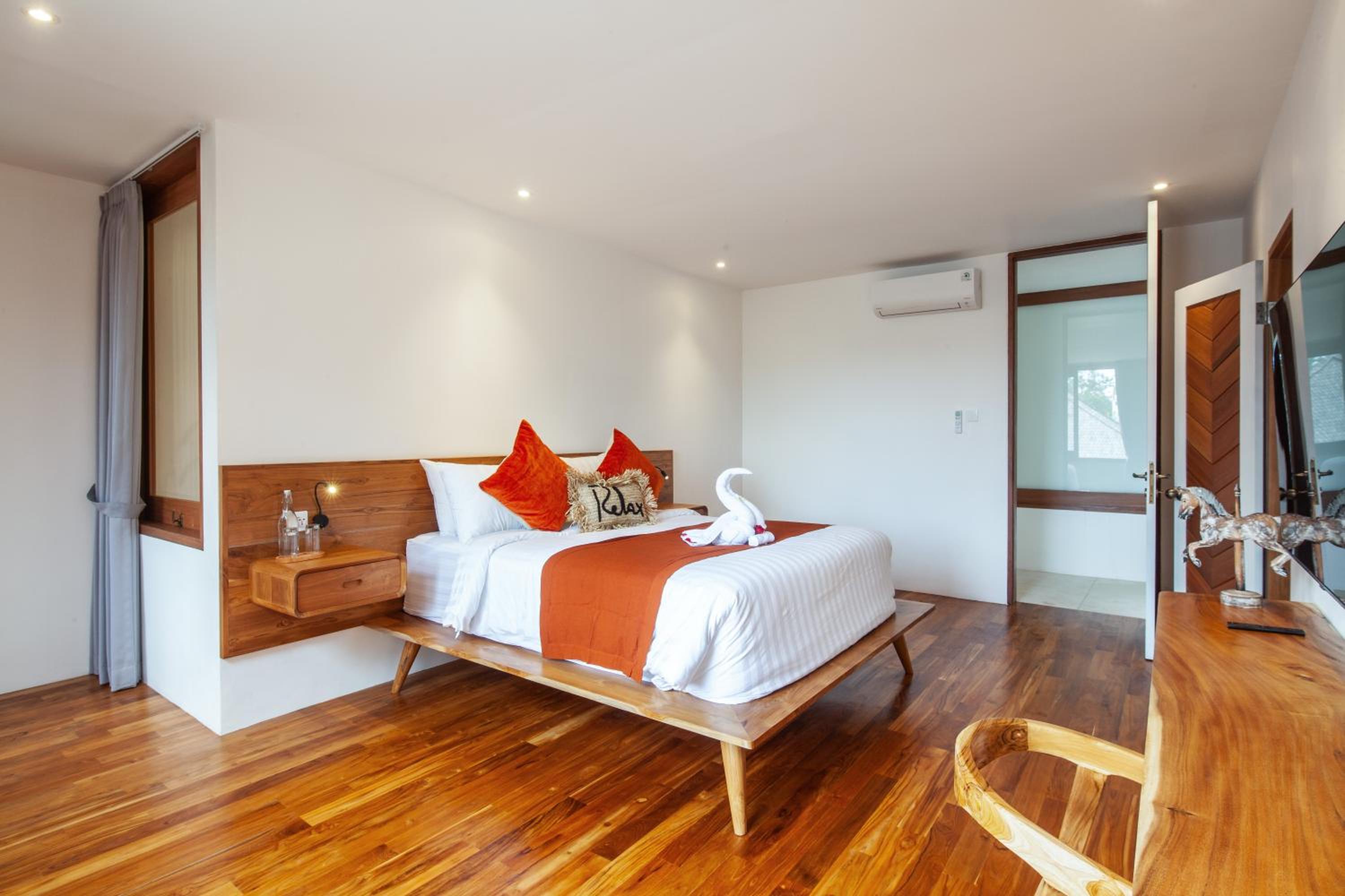 Payapaya Seminyak luxury vila 4 BR near beach potato head