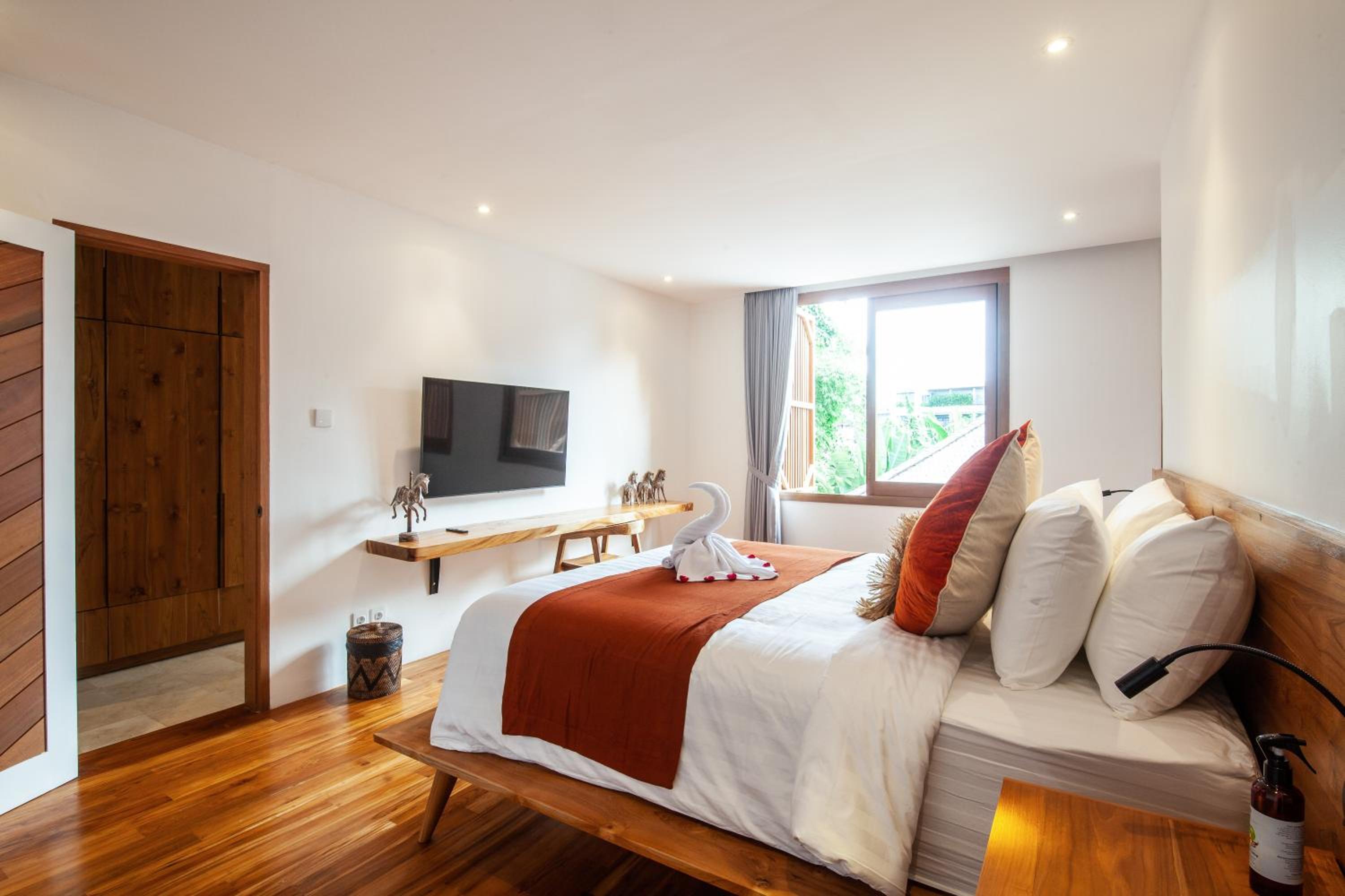Payapaya Seminyak luxury vila 4 BR near beach potato head
