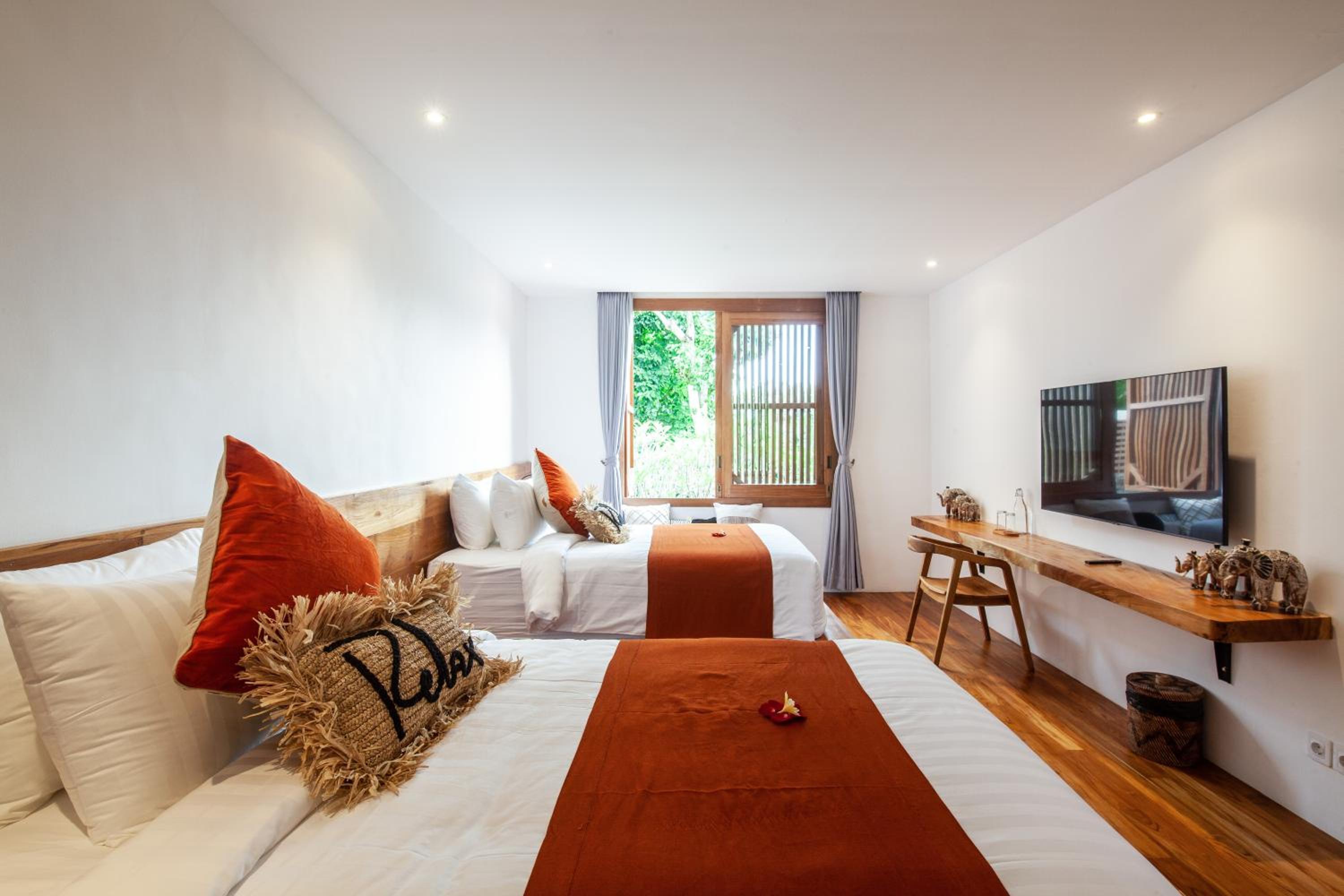 Payapaya Seminyak luxury vila 4 BR near beach potato head