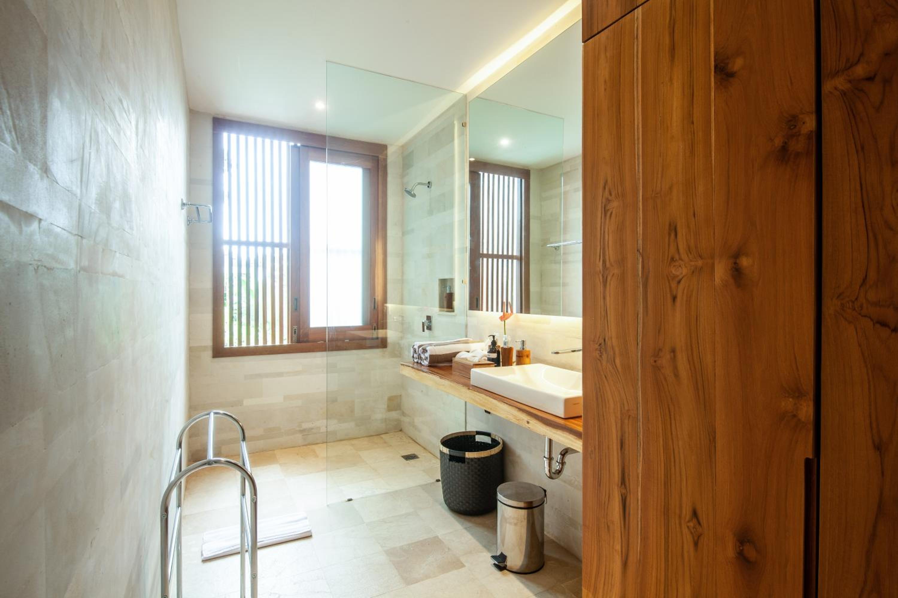Payapaya Seminyak luxury vila 4 BR near beach potato head