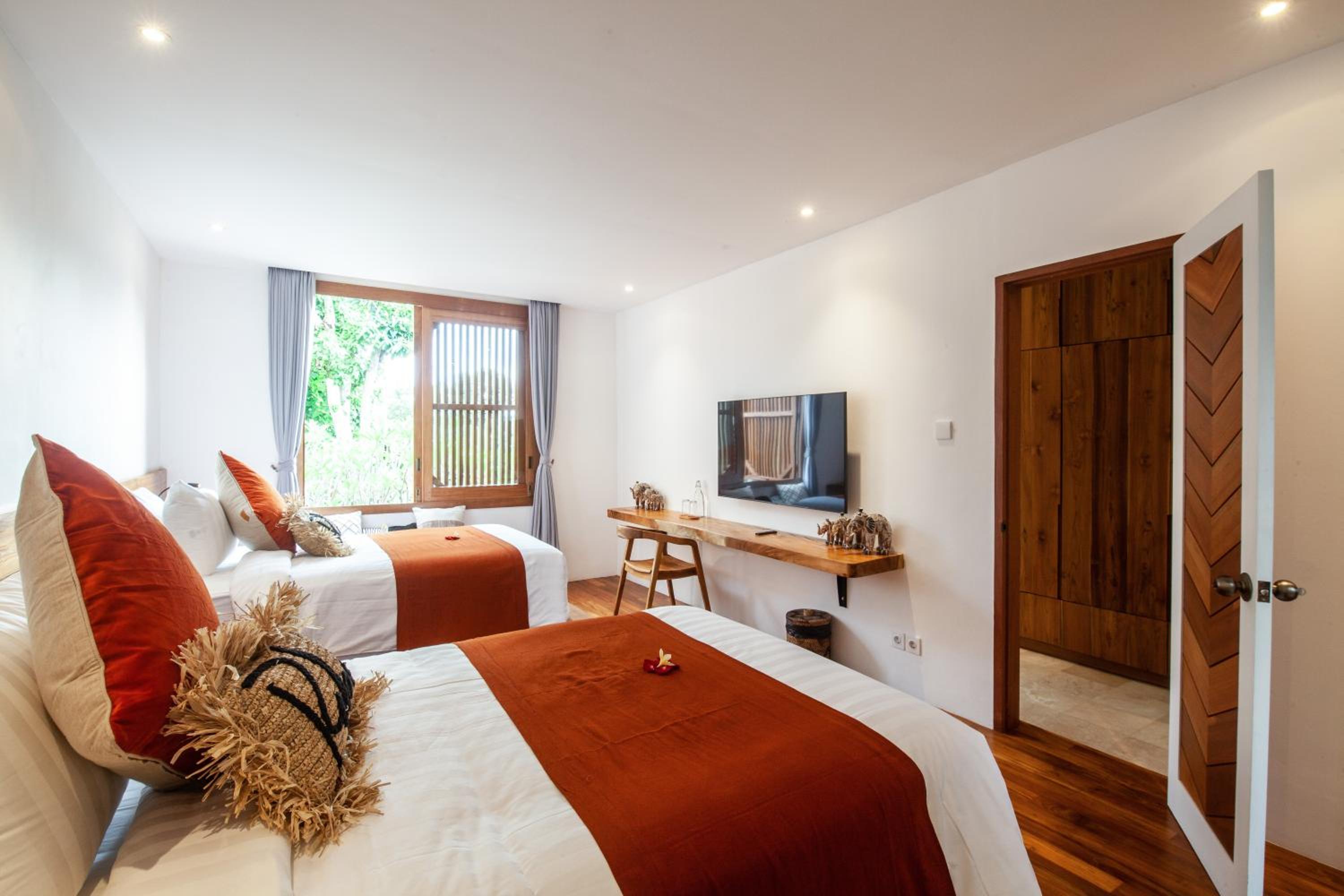 Payapaya Seminyak luxury vila 4 BR near beach potato head