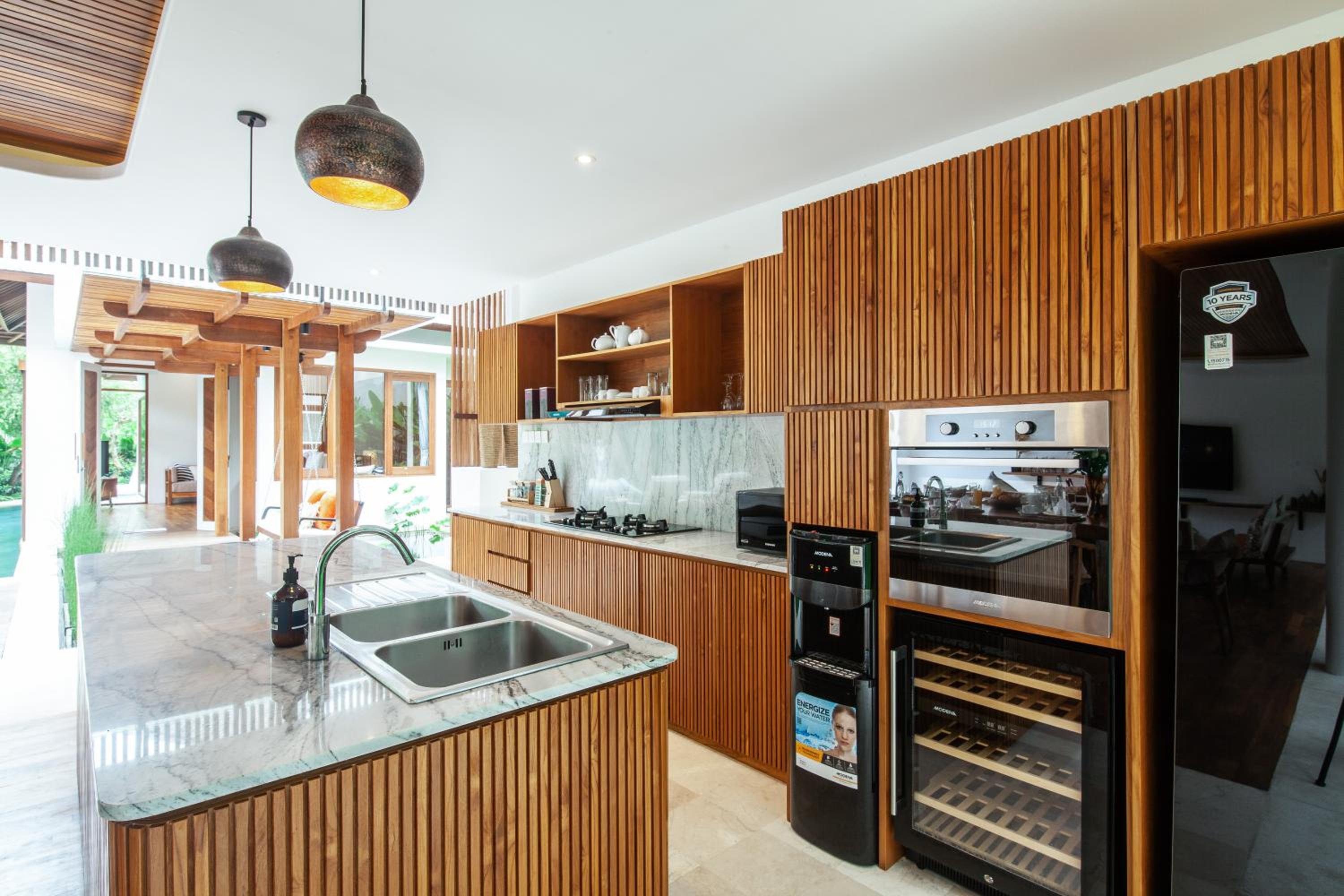 Payapaya Seminyak luxury vila 4 BR near beach potato head