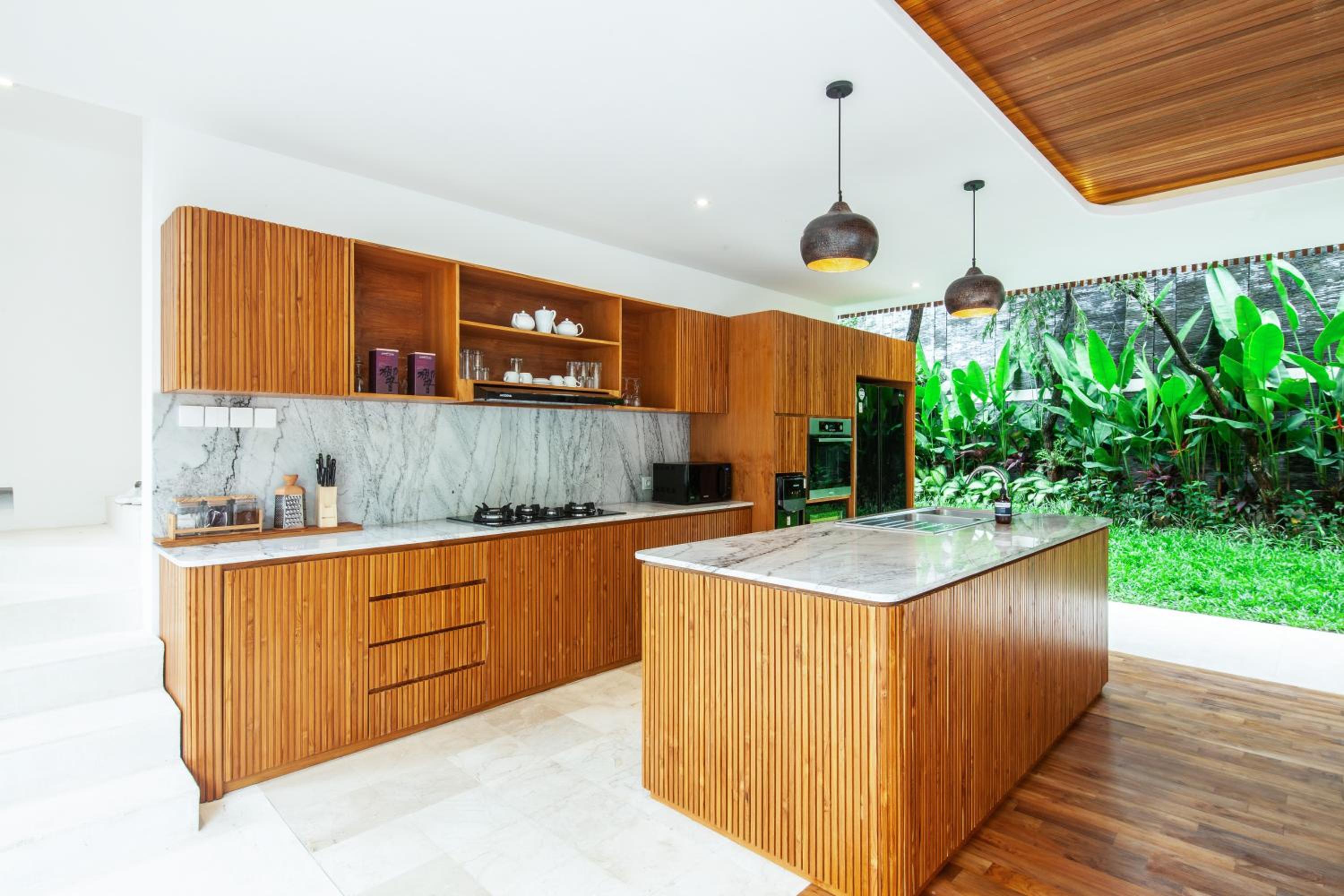 Payapaya Seminyak luxury vila 4 BR near beach potato head