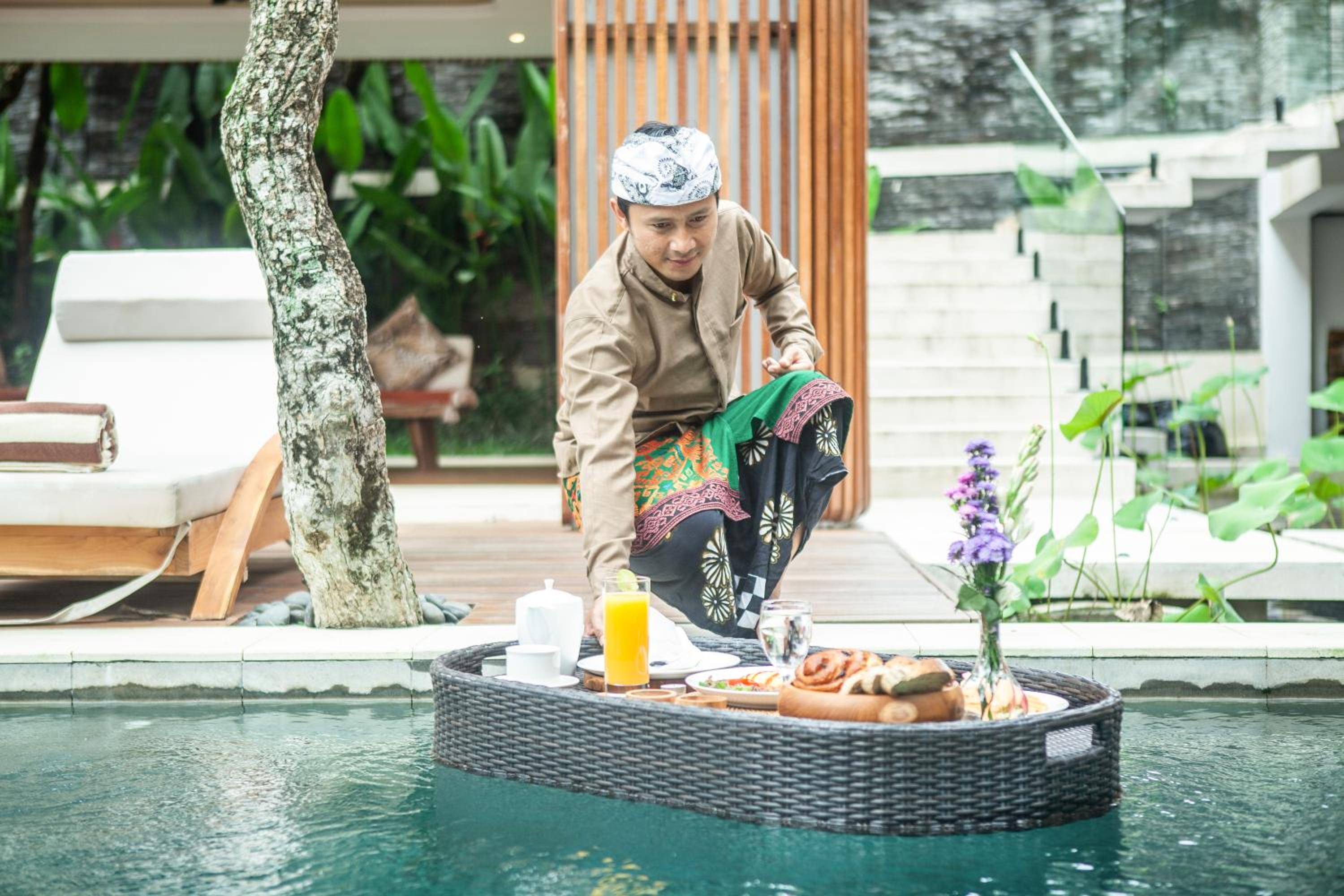 Payapaya Seminyak luxury vila 4 BR near beach potato head