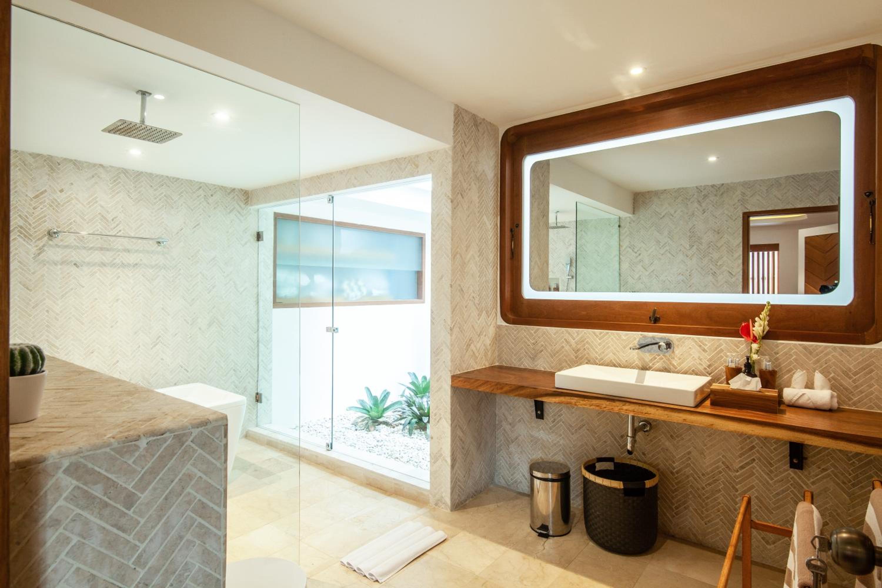 Payapaya Seminyak luxury vila 4 BR near beach potato head