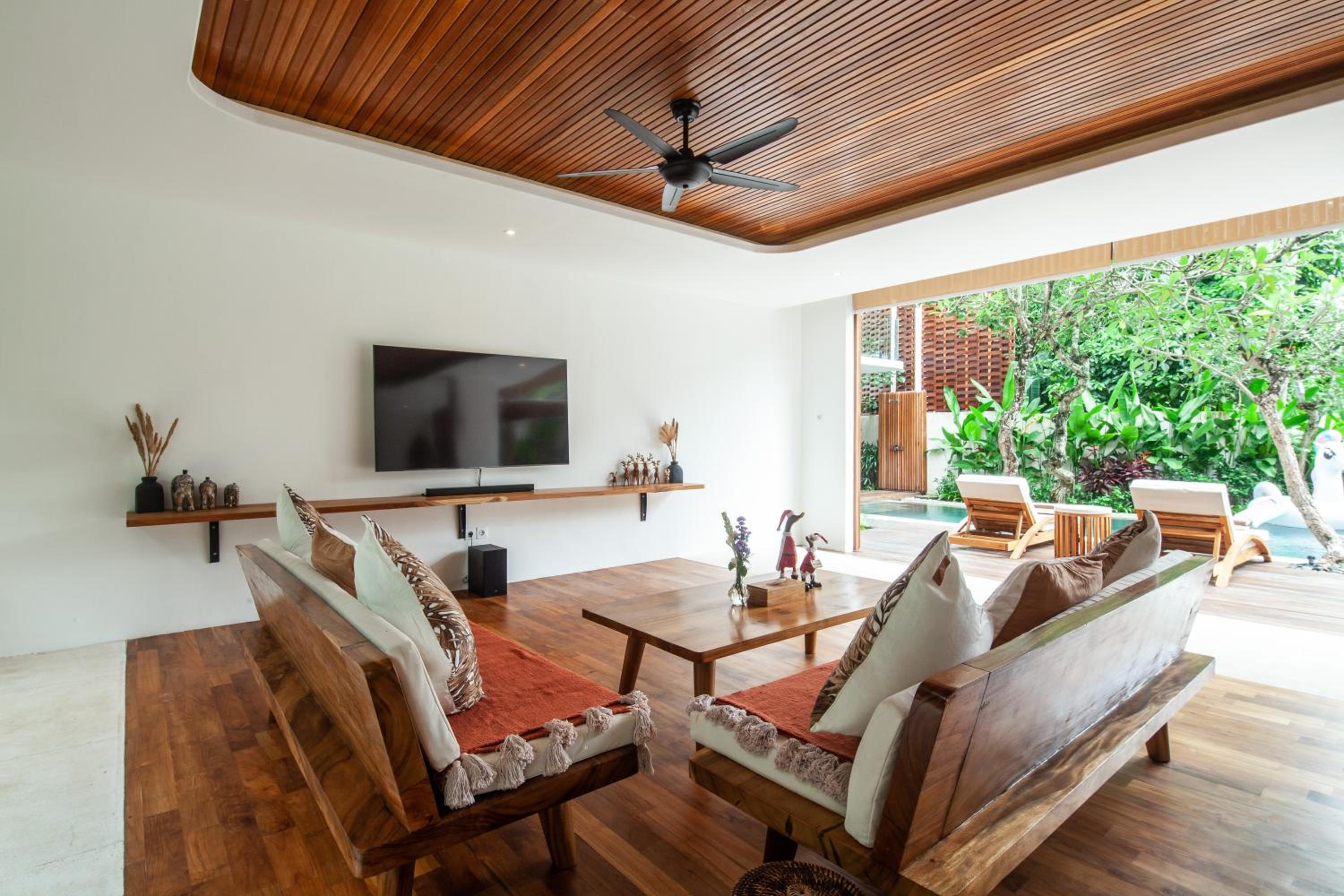 Payapaya Seminyak luxury vila 4 BR near beach potato head
