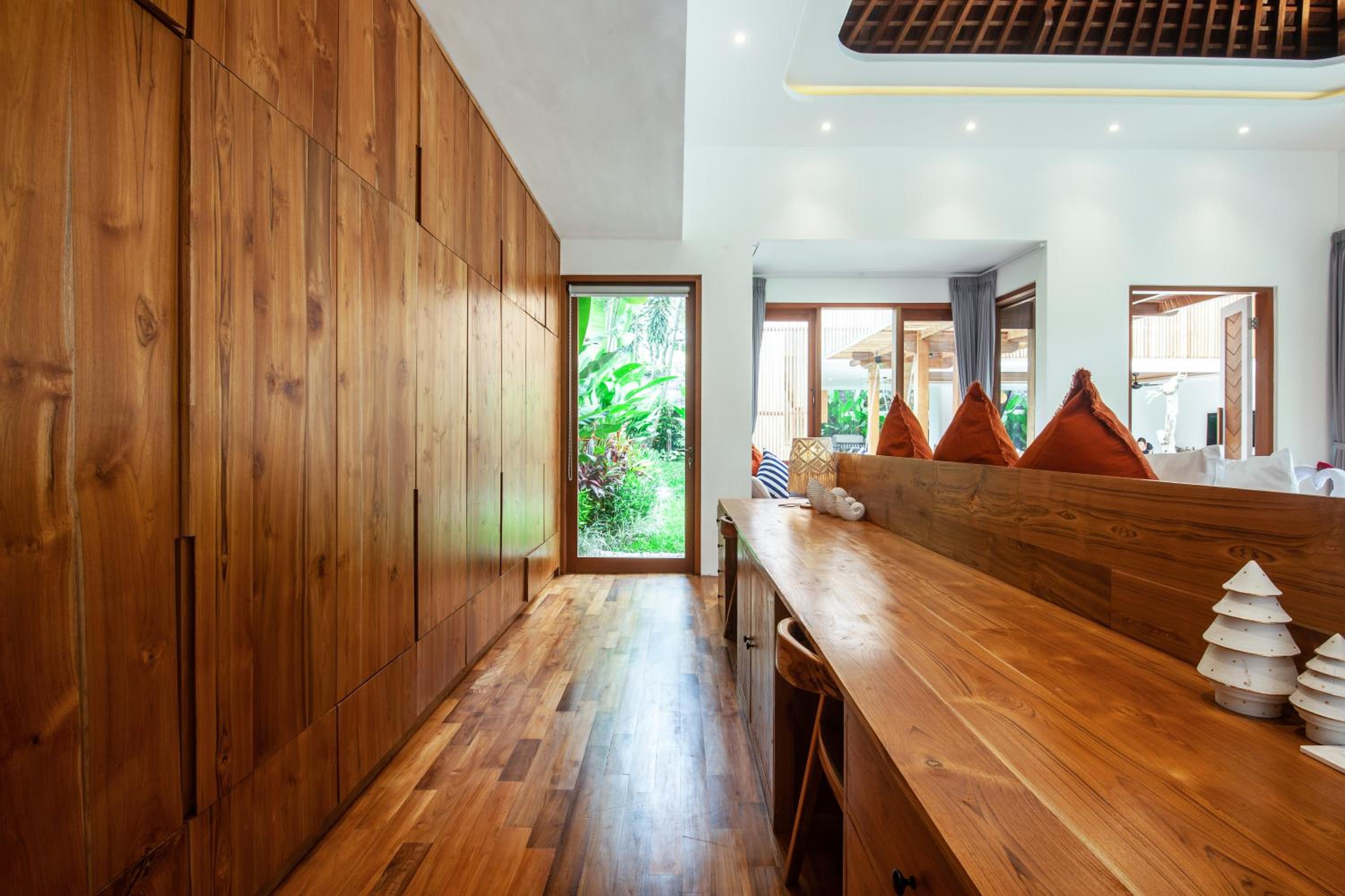 Payapaya Seminyak luxury vila 4 BR near beach potato head