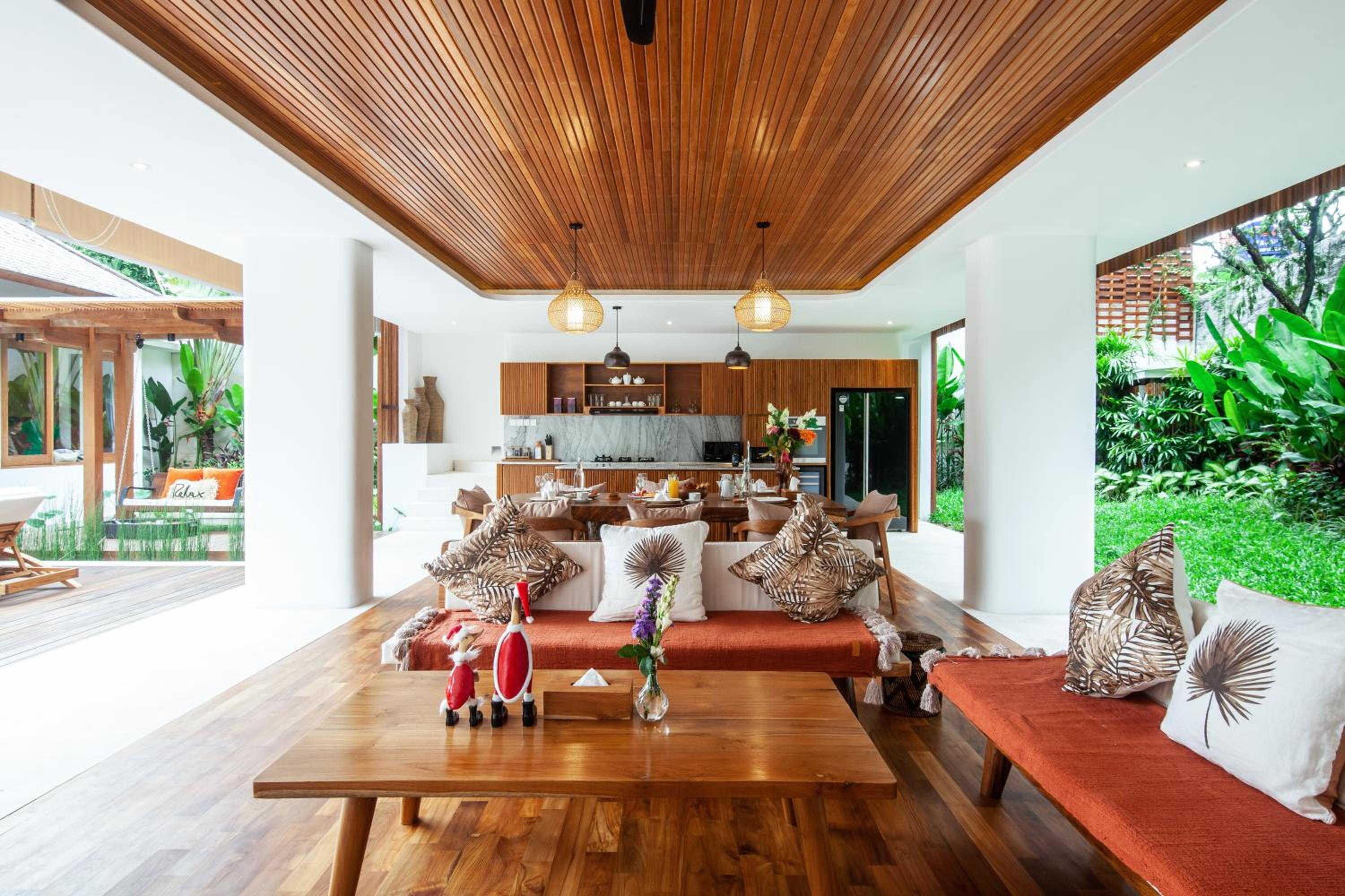 Payapaya Seminyak luxury vila 4 BR near beach potato head
