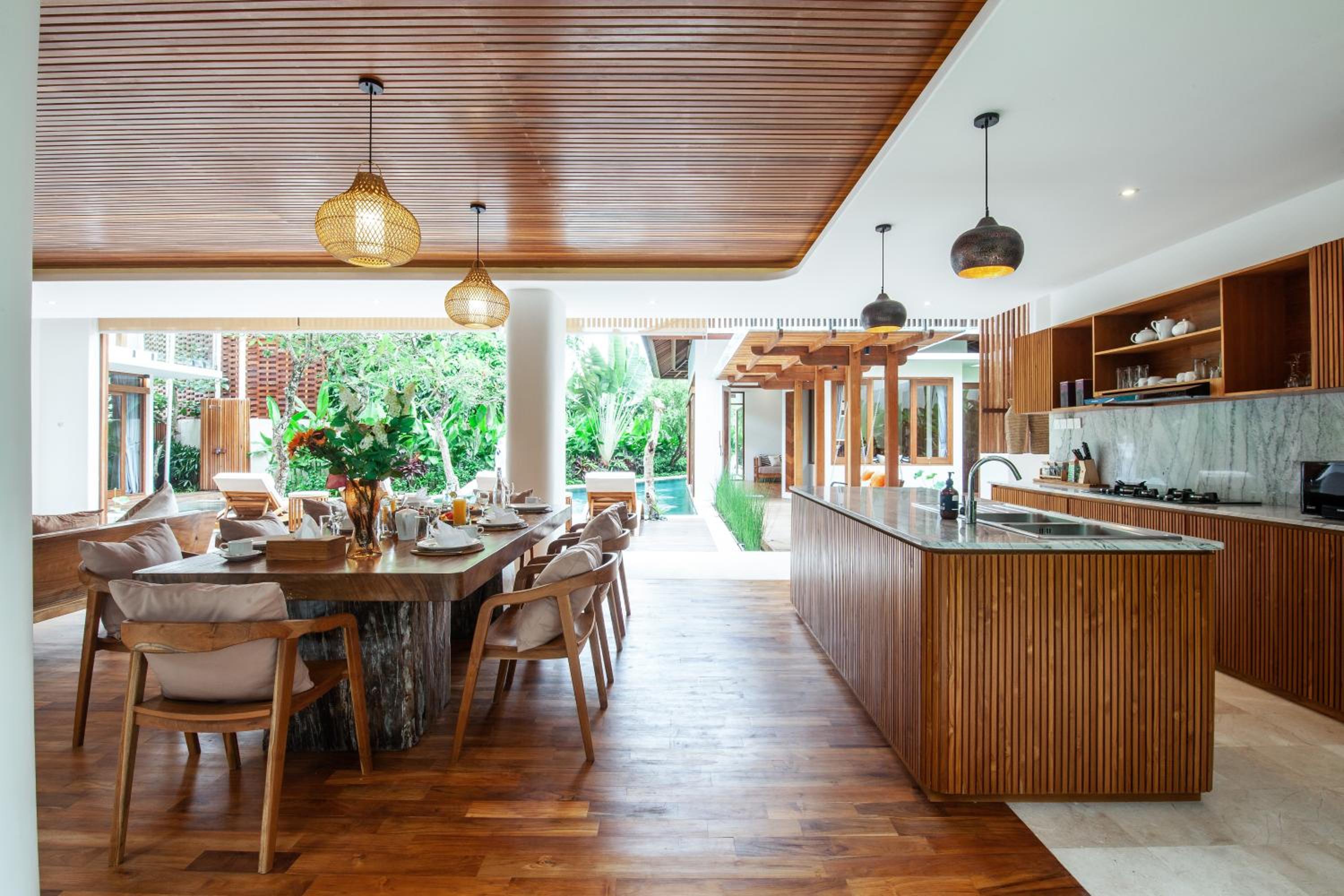 Payapaya Seminyak luxury vila 4 BR near beach potato head