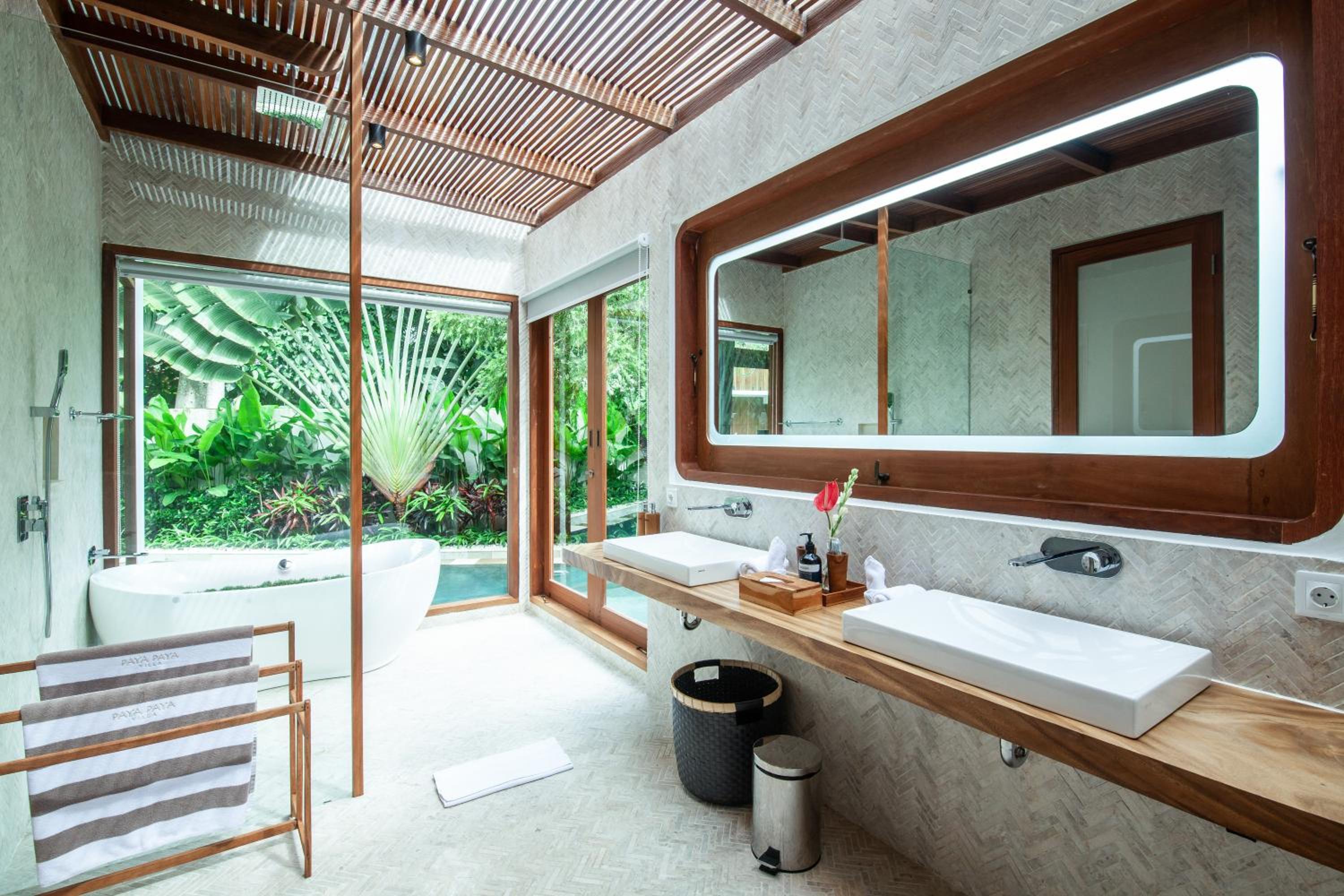 Payapaya Seminyak luxury vila 4 BR near beach potato head