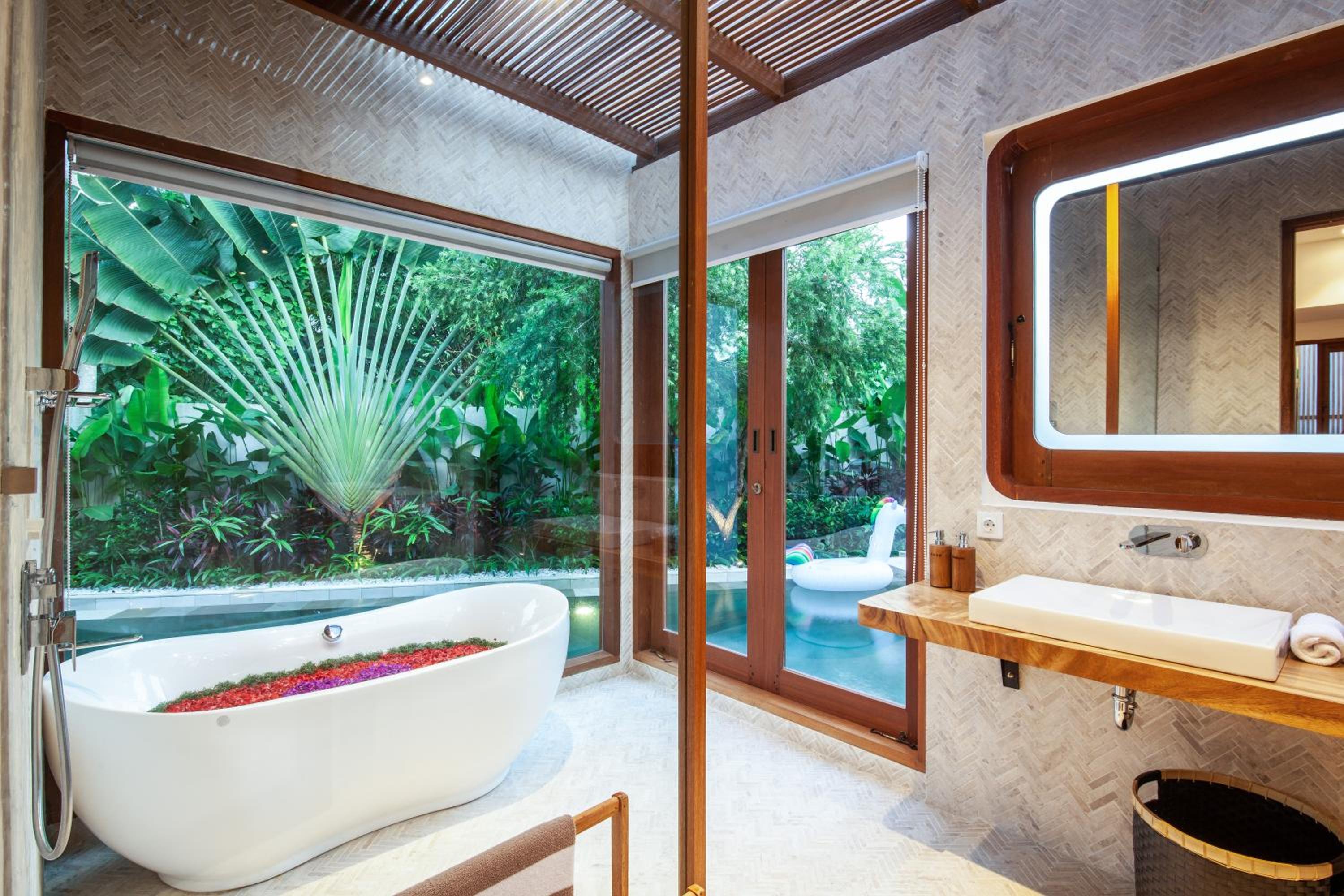 Payapaya Seminyak luxury vila 4 BR near beach potato head