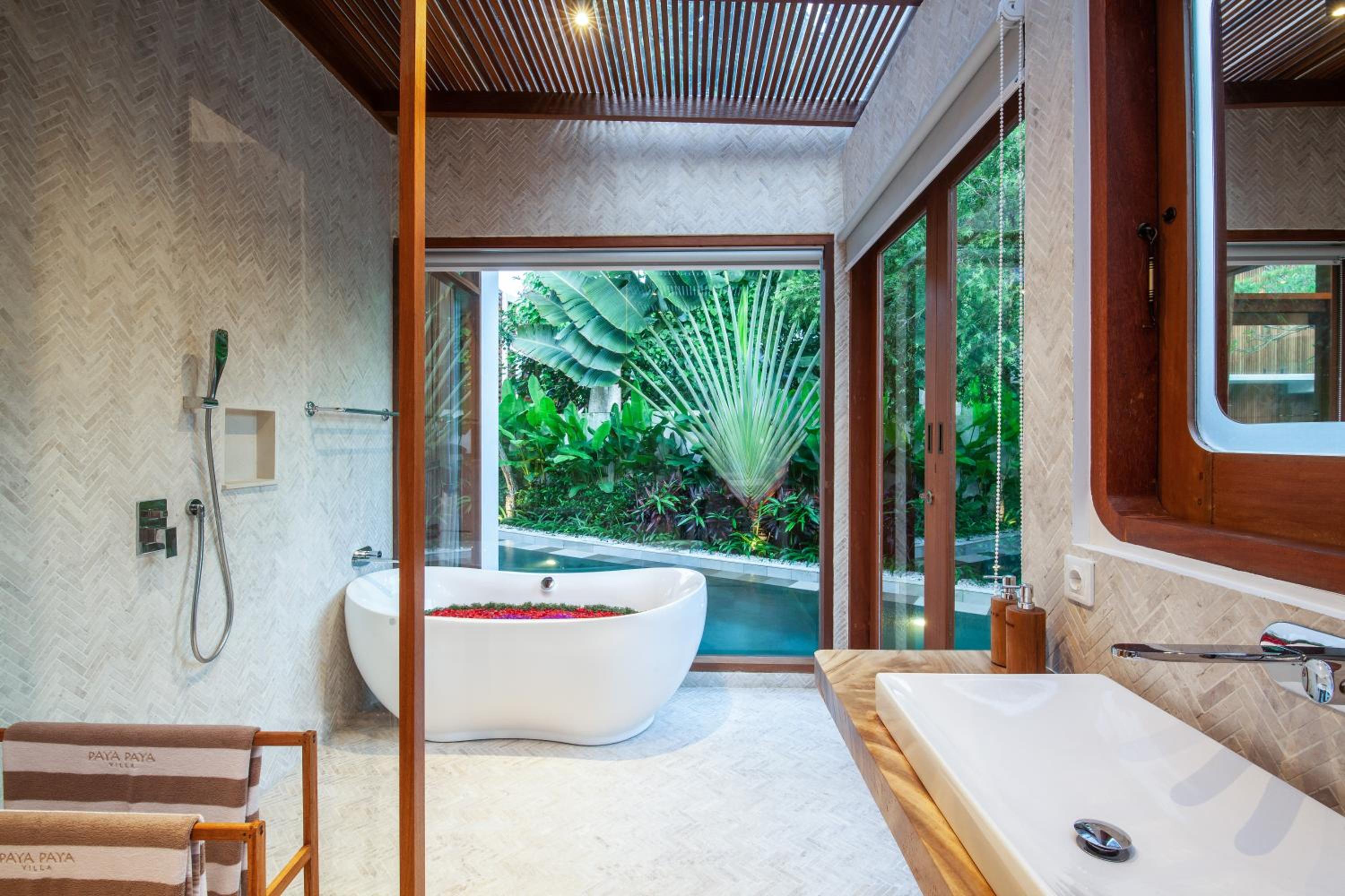 Payapaya Seminyak luxury vila 4 BR near beach potato head