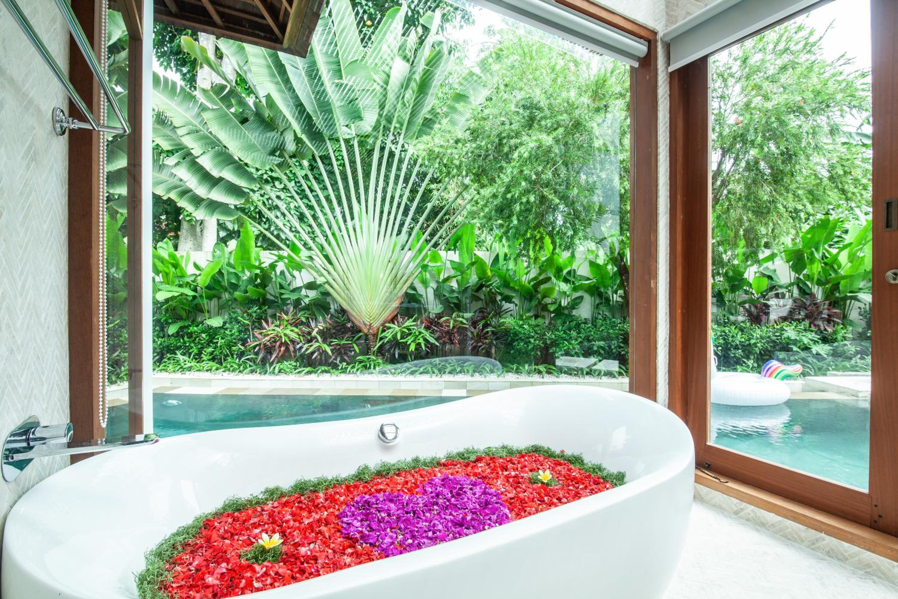 Payapaya Seminyak luxury vila 4 BR near beach potato head