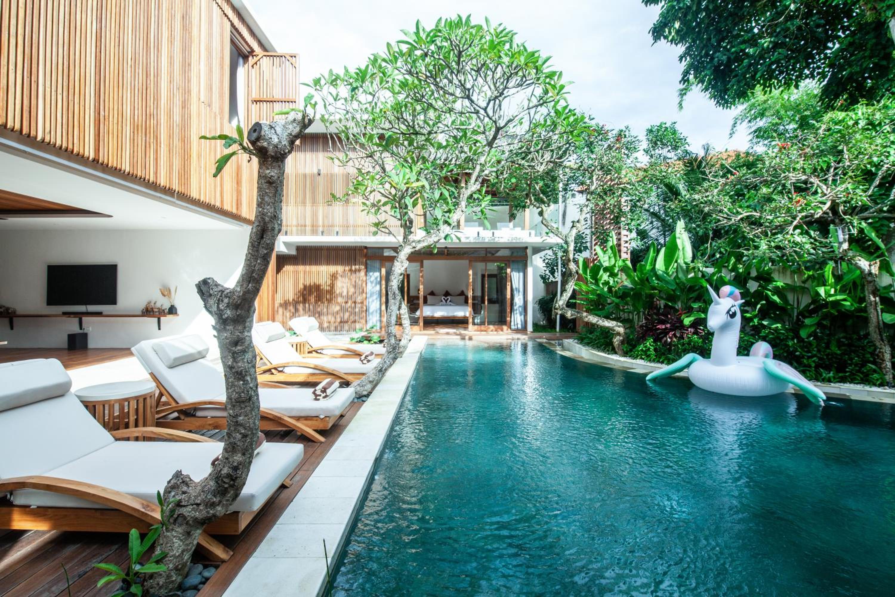 Payapaya Seminyak luxury vila 4 BR near beach potato head