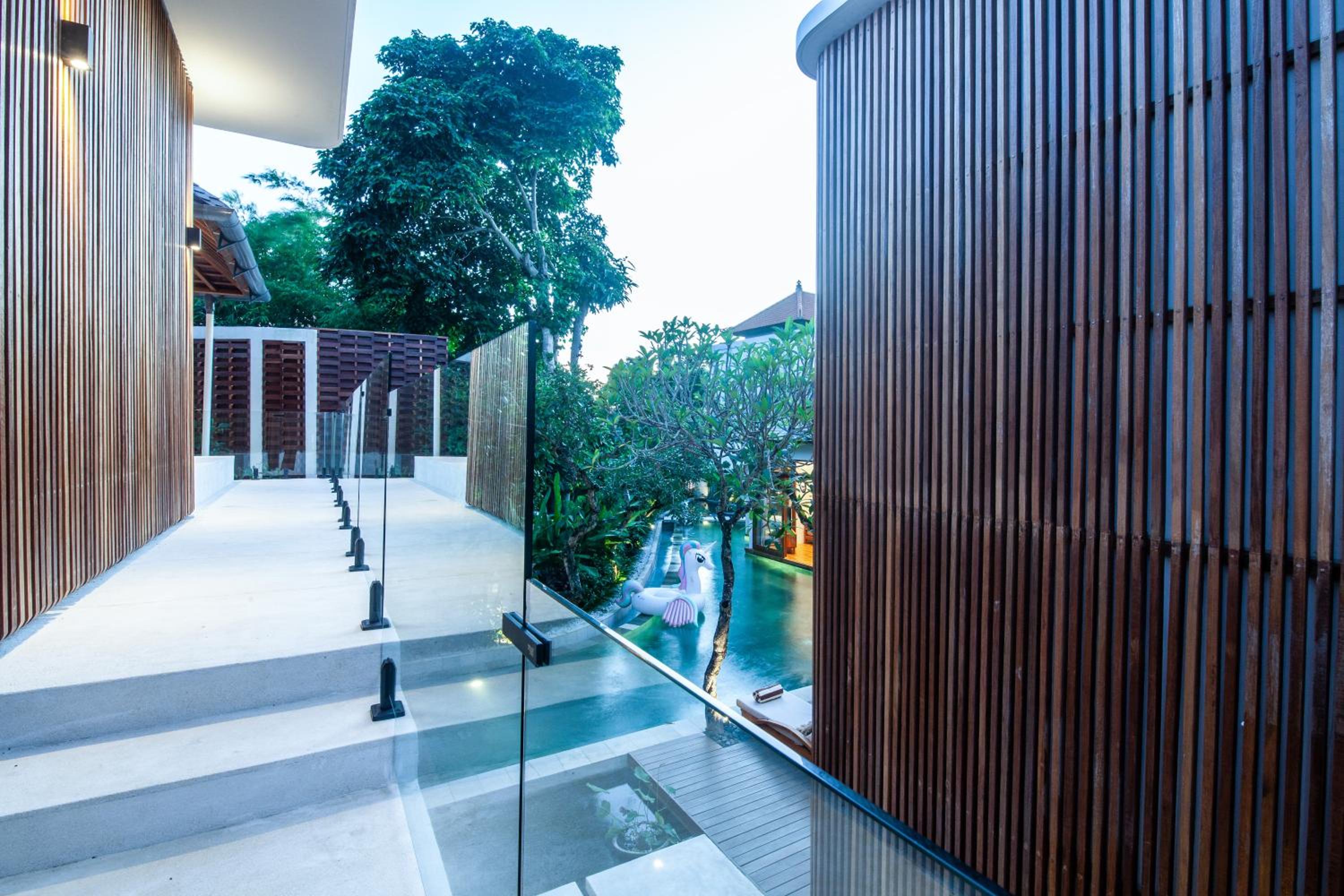 Payapaya Seminyak luxury vila 4 BR near beach potato head