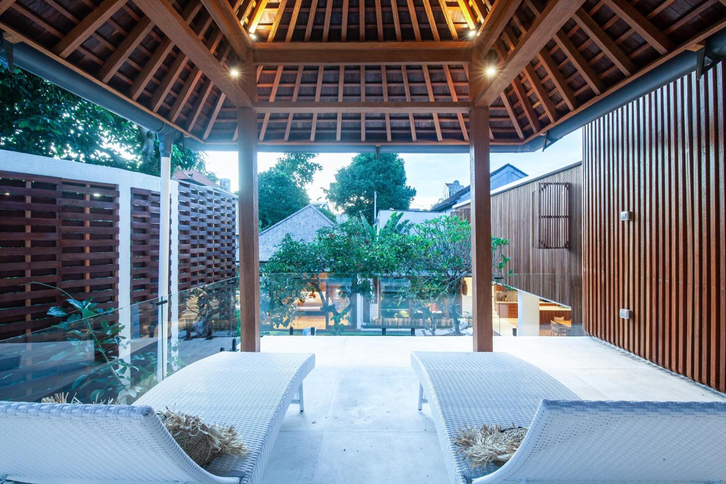 Payapaya Seminyak luxury vila 4 BR near beach potato head